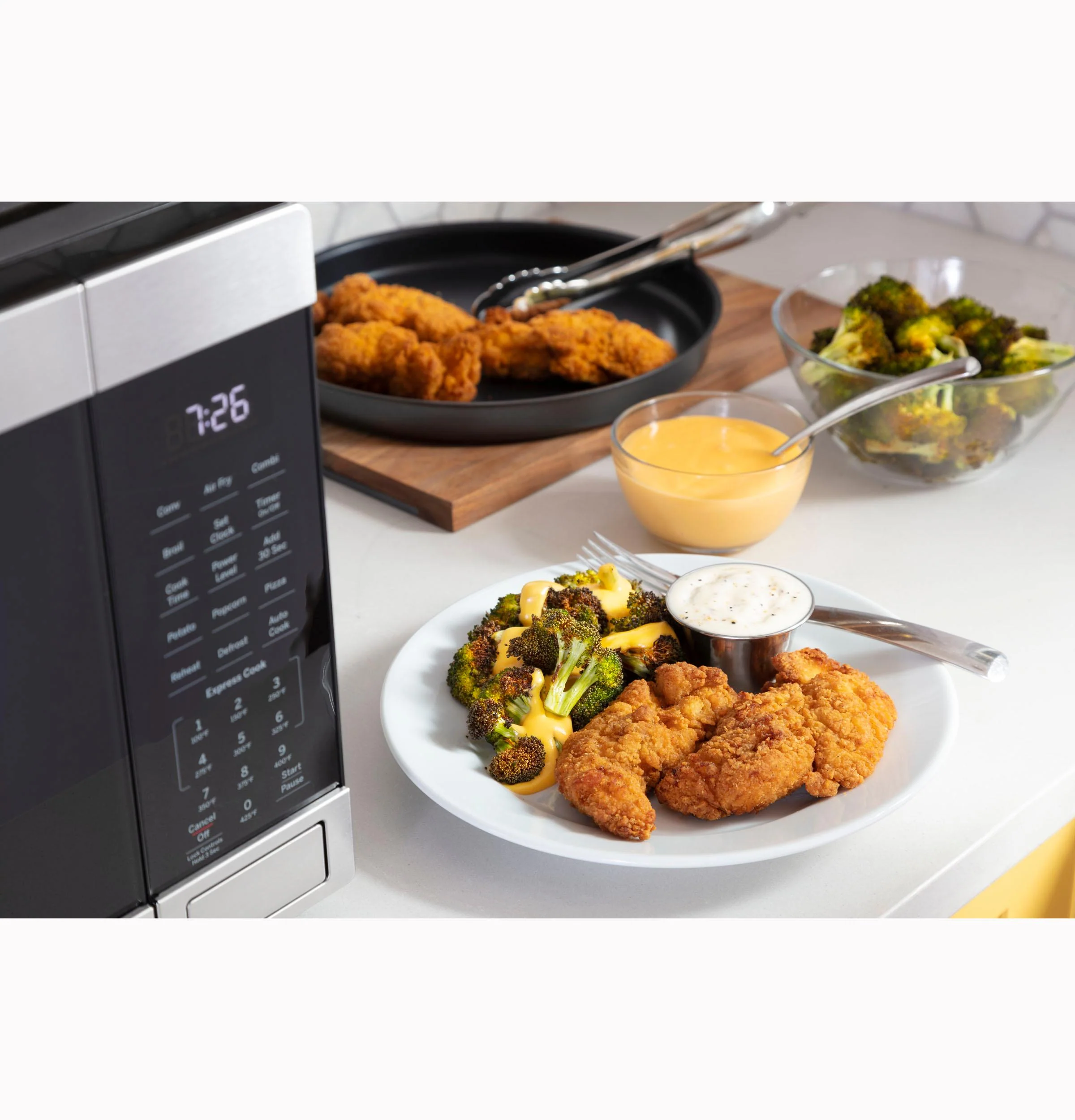 GE® 1.0 Cu. Ft. Capacity Countertop Convection Microwave Oven with Air Fry - Image 9