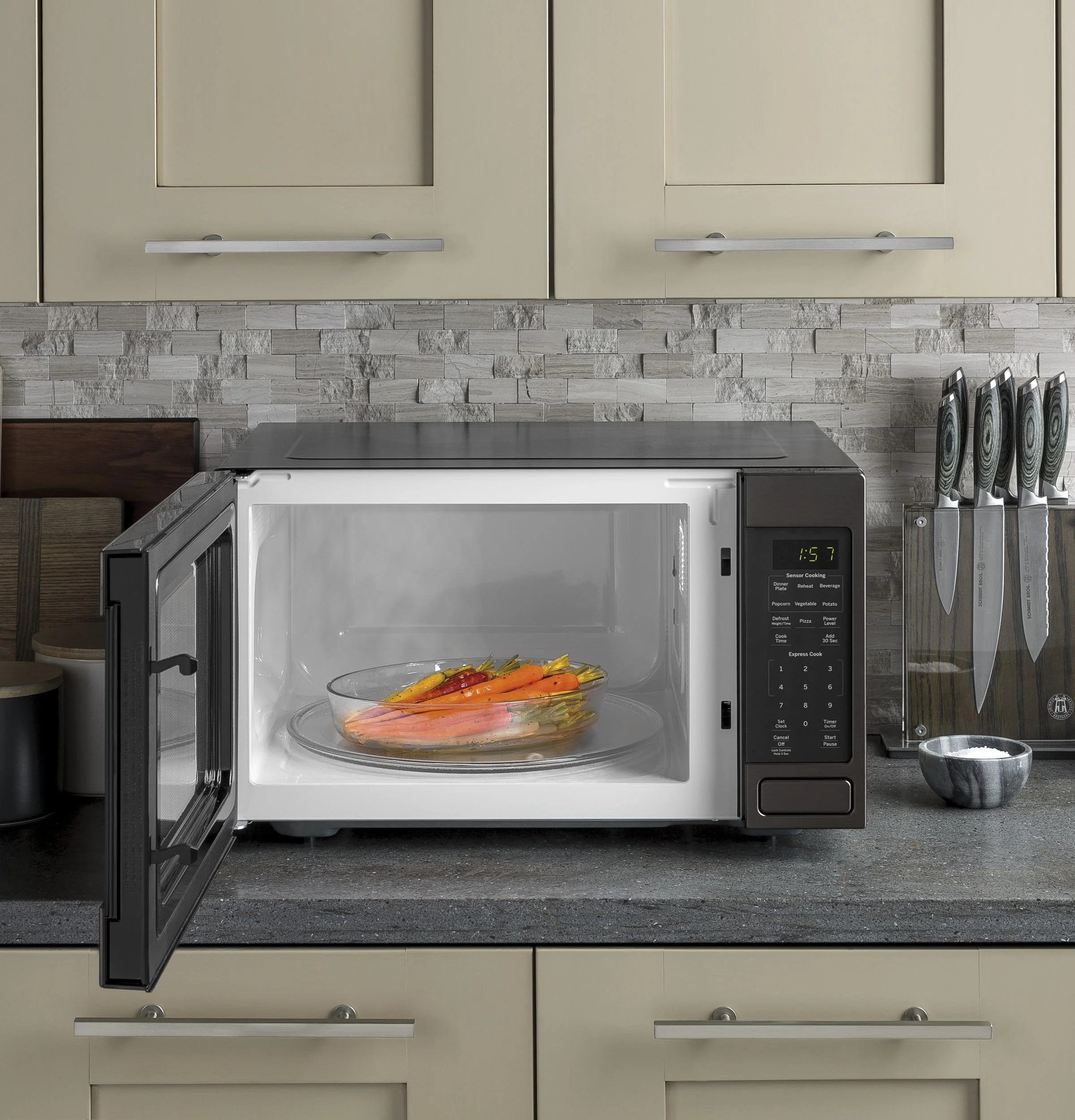 GE® 1.6 Cu. Ft. Countertop Microwave Oven - Image 4