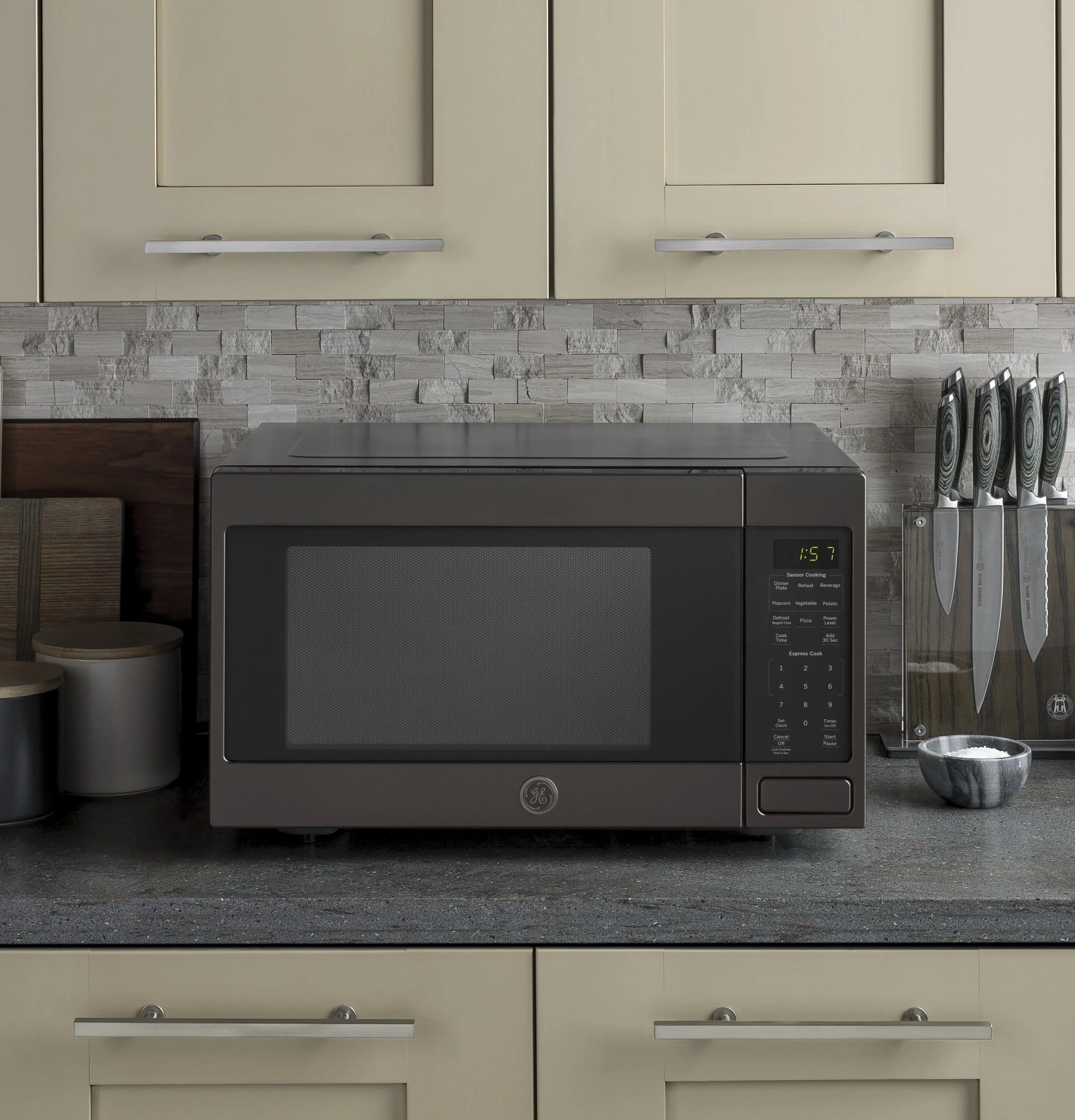 GE® 1.6 Cu. Ft. Countertop Microwave Oven - Image 6