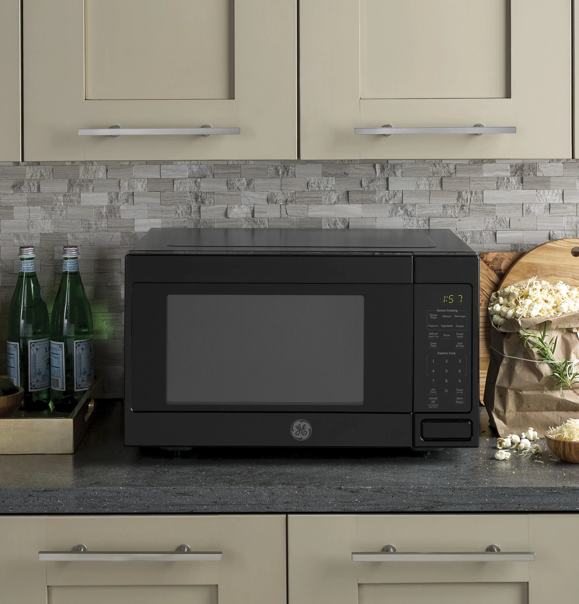 GE® 1.6 Cu. Ft. Countertop Microwave Oven - Image 4