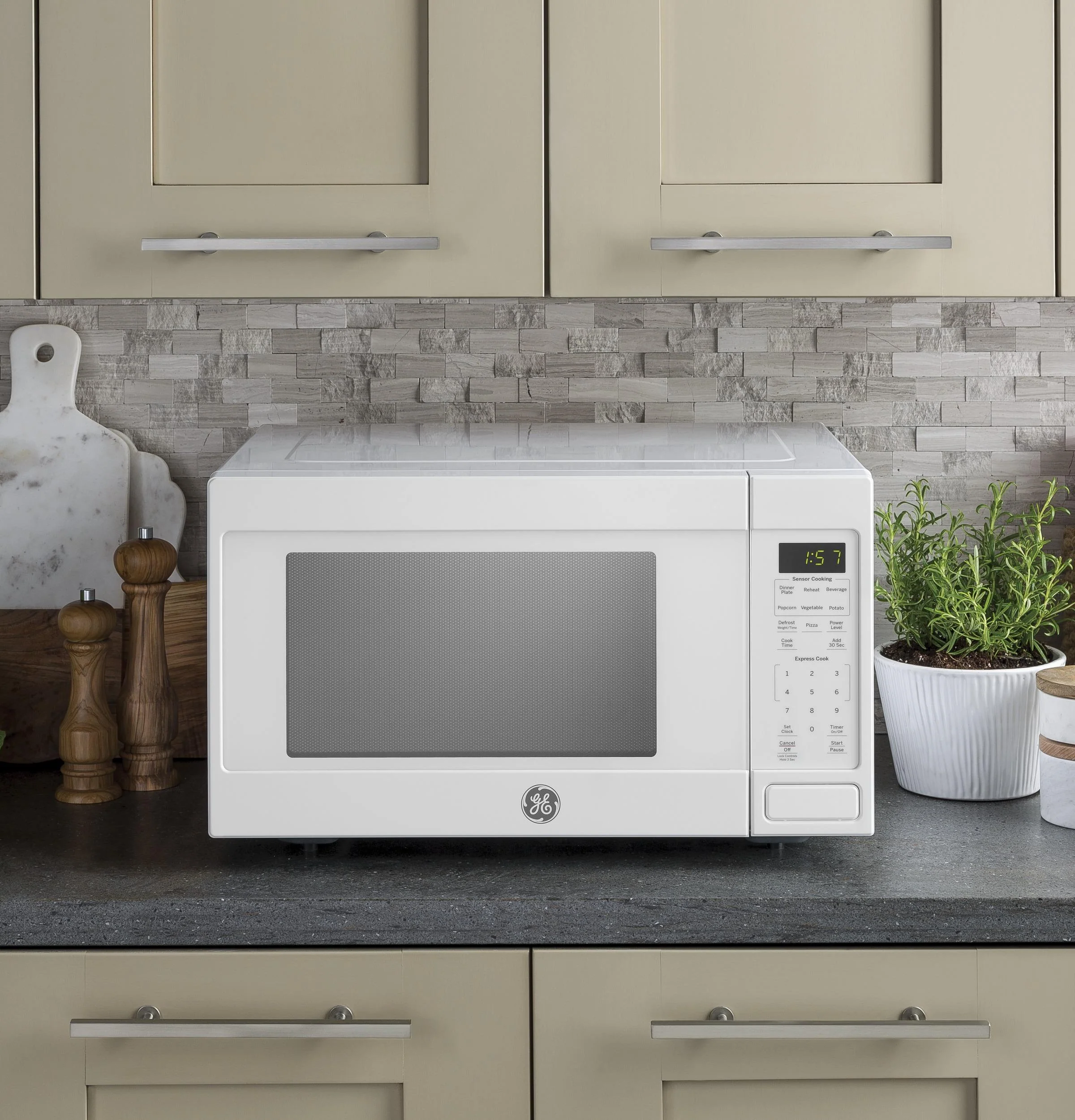 JES1657DMWW GE® 1.6 Cu. Ft. Countertop Microwave Oven - Image 4