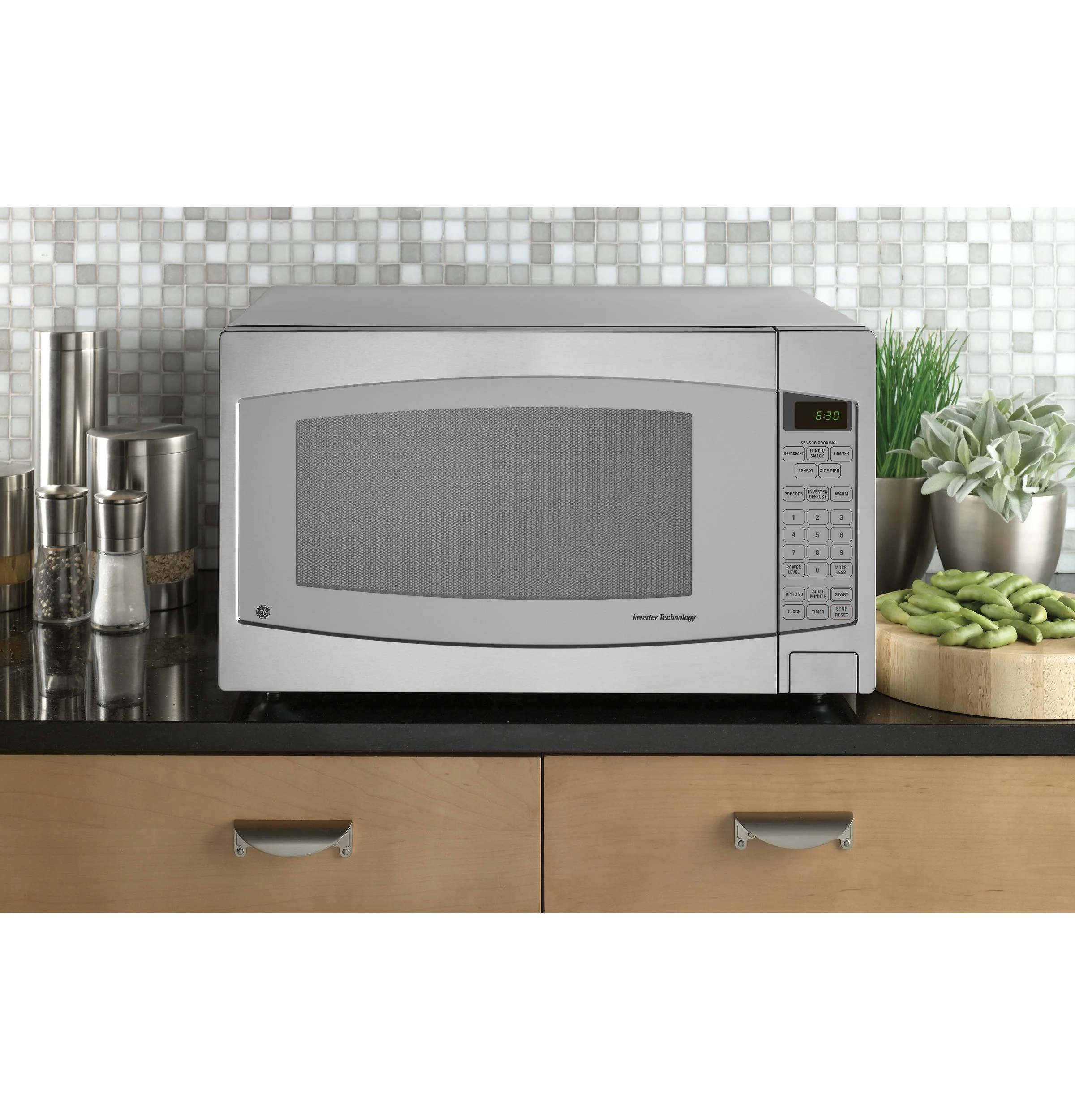 JES2251SJ GE® 2.2 Cu. Ft. Capacity Countertop Microwave Oven - Image 3