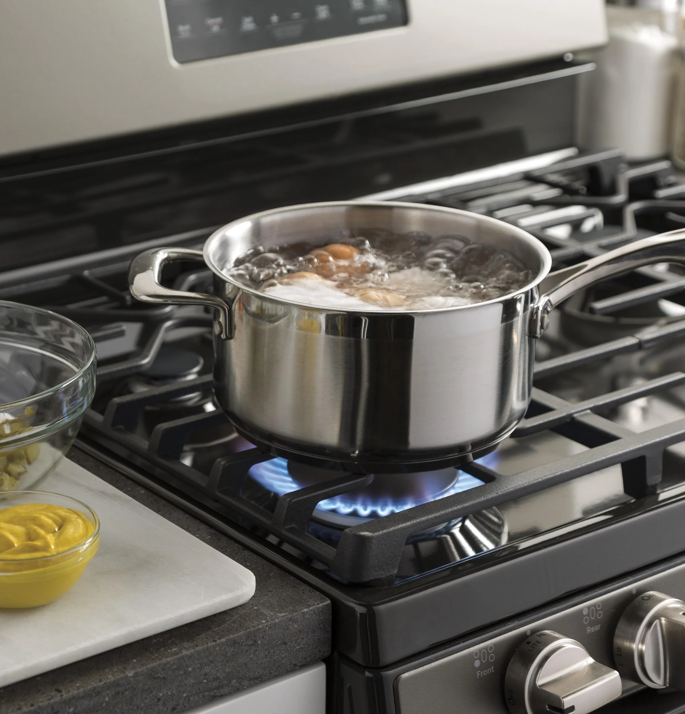 GE® 30" Free-Standing Gas Range - Image 5