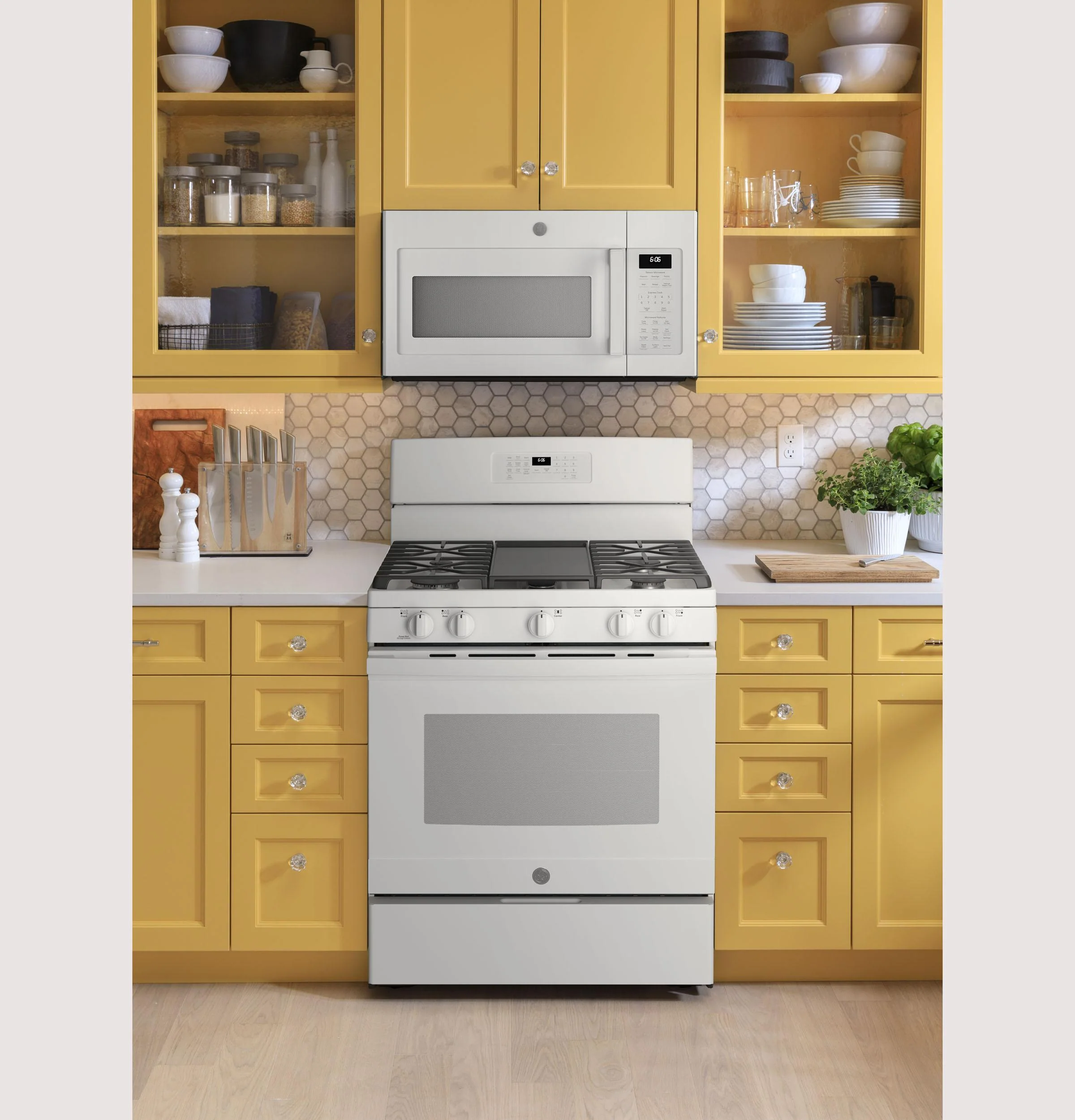 GE® 30" Free-Standing Gas Range - Image 12