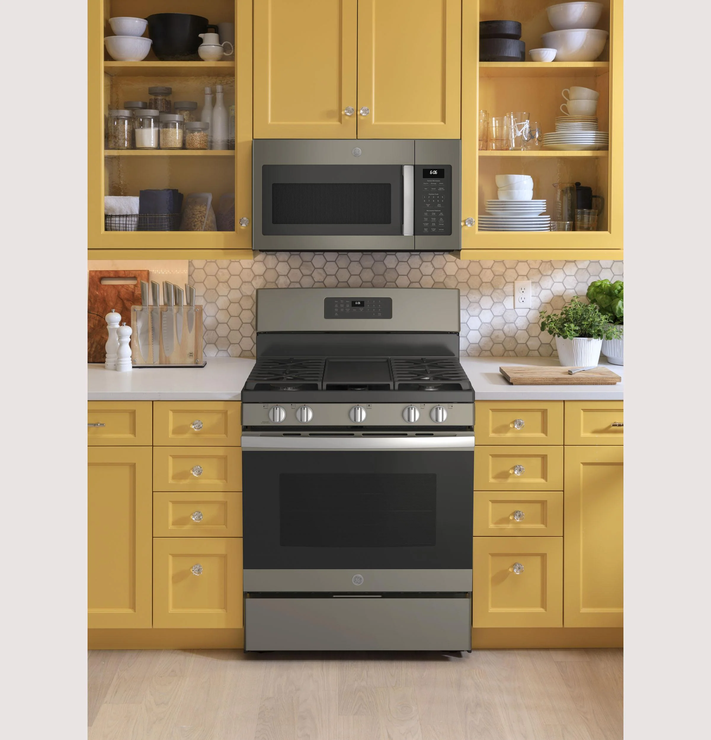 JGB660EPES GE® 30" Free-Standing Gas Range - Image 6
