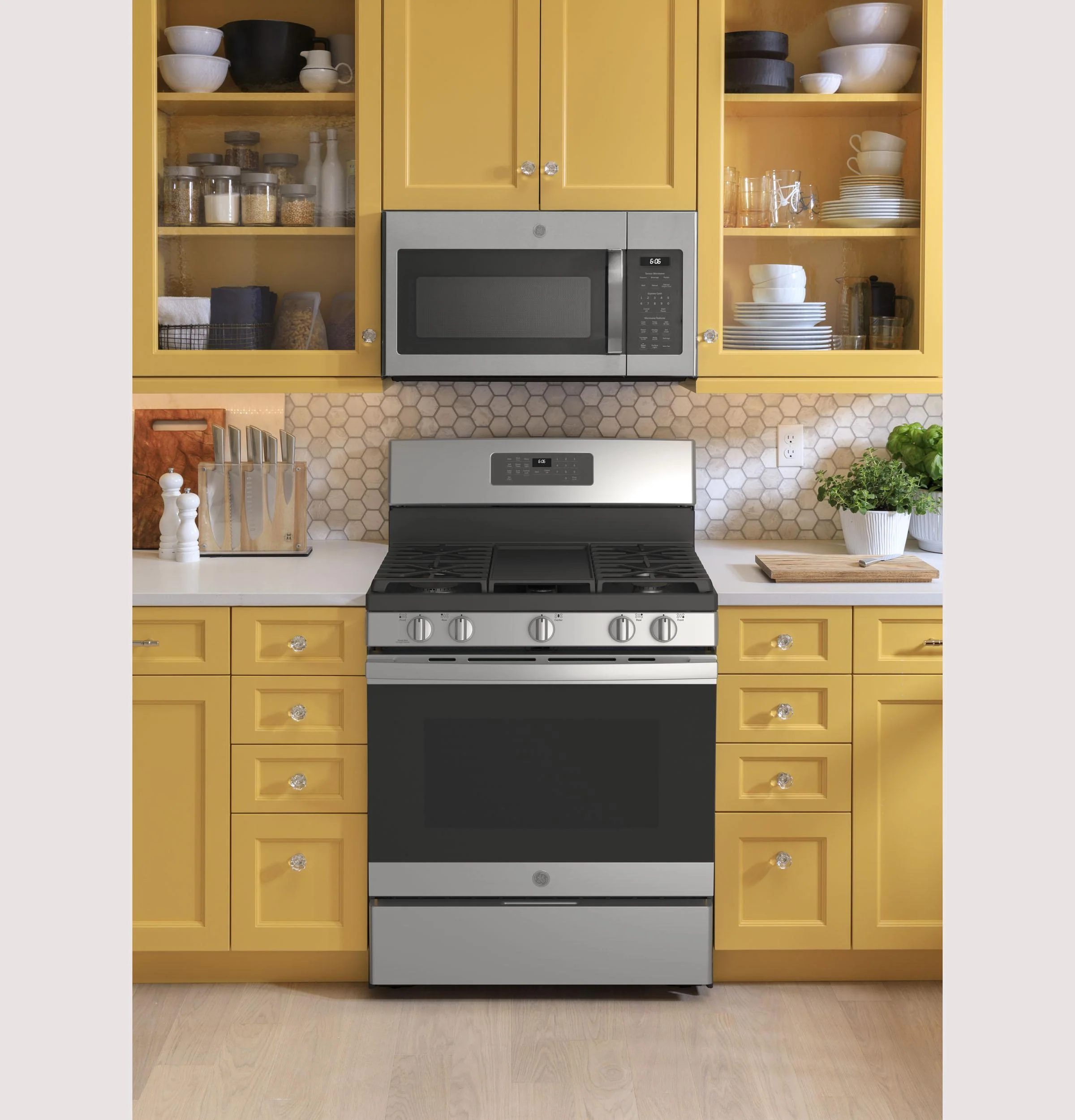 GE® 30" Free-Standing Gas Fingerprint Resistant Range - Image 6