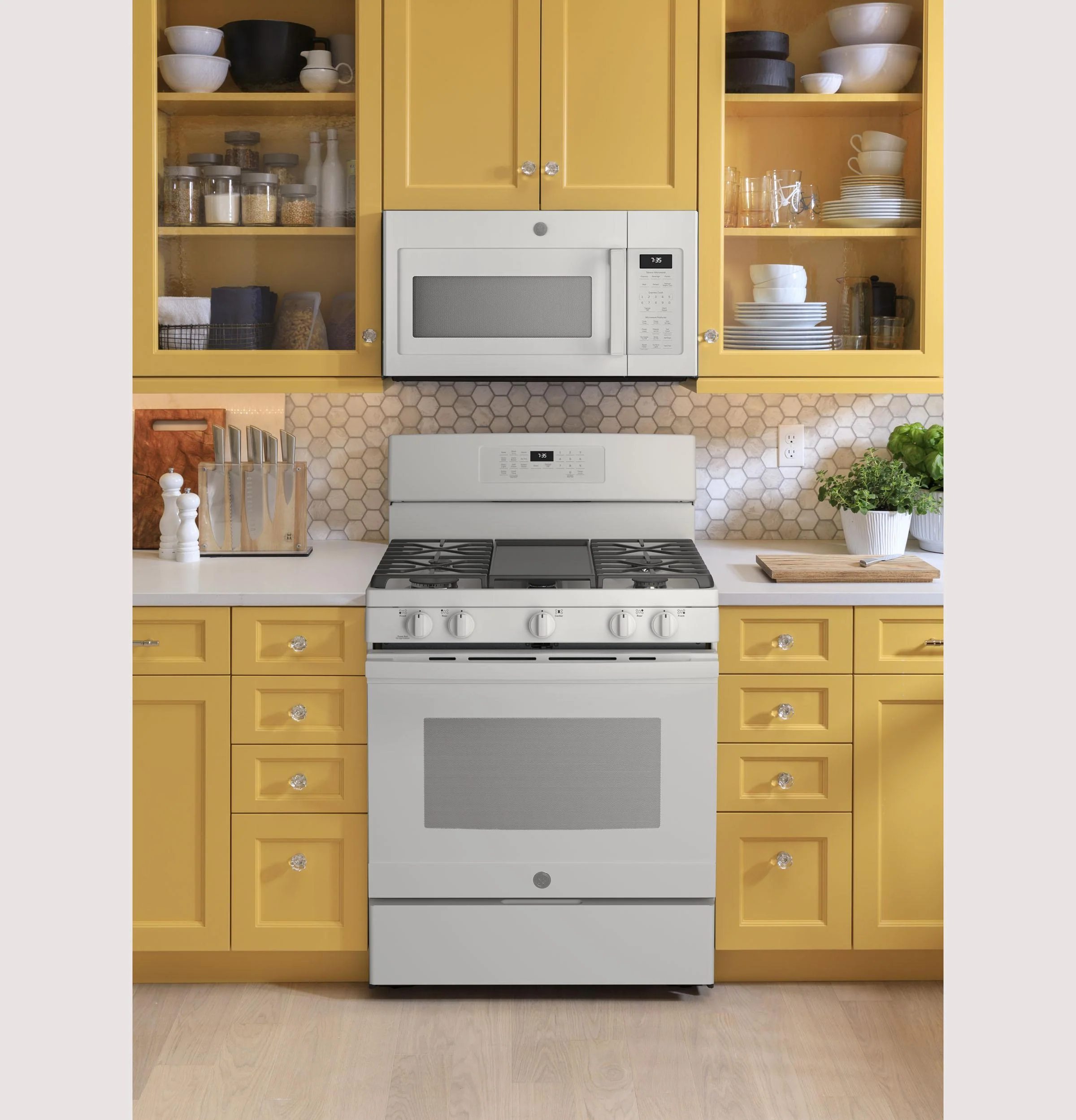 JGB735DPWW GE® 30" Free-Standing Gas Convection Range with No Preheat Air Fry - Image 6