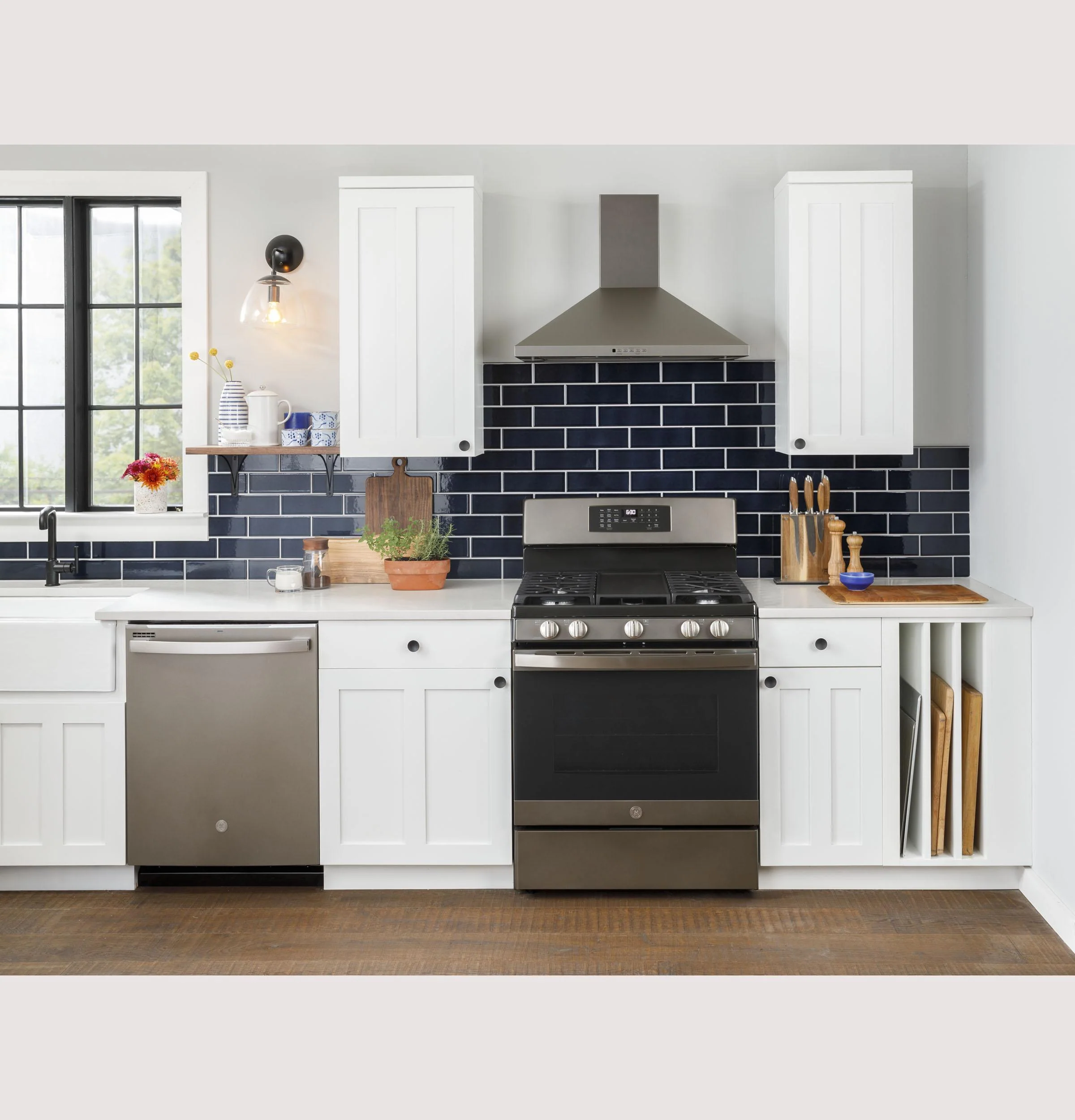 GE® 30" Free-Standing Gas Convection Range with No Preheat Air Fry - Image 12