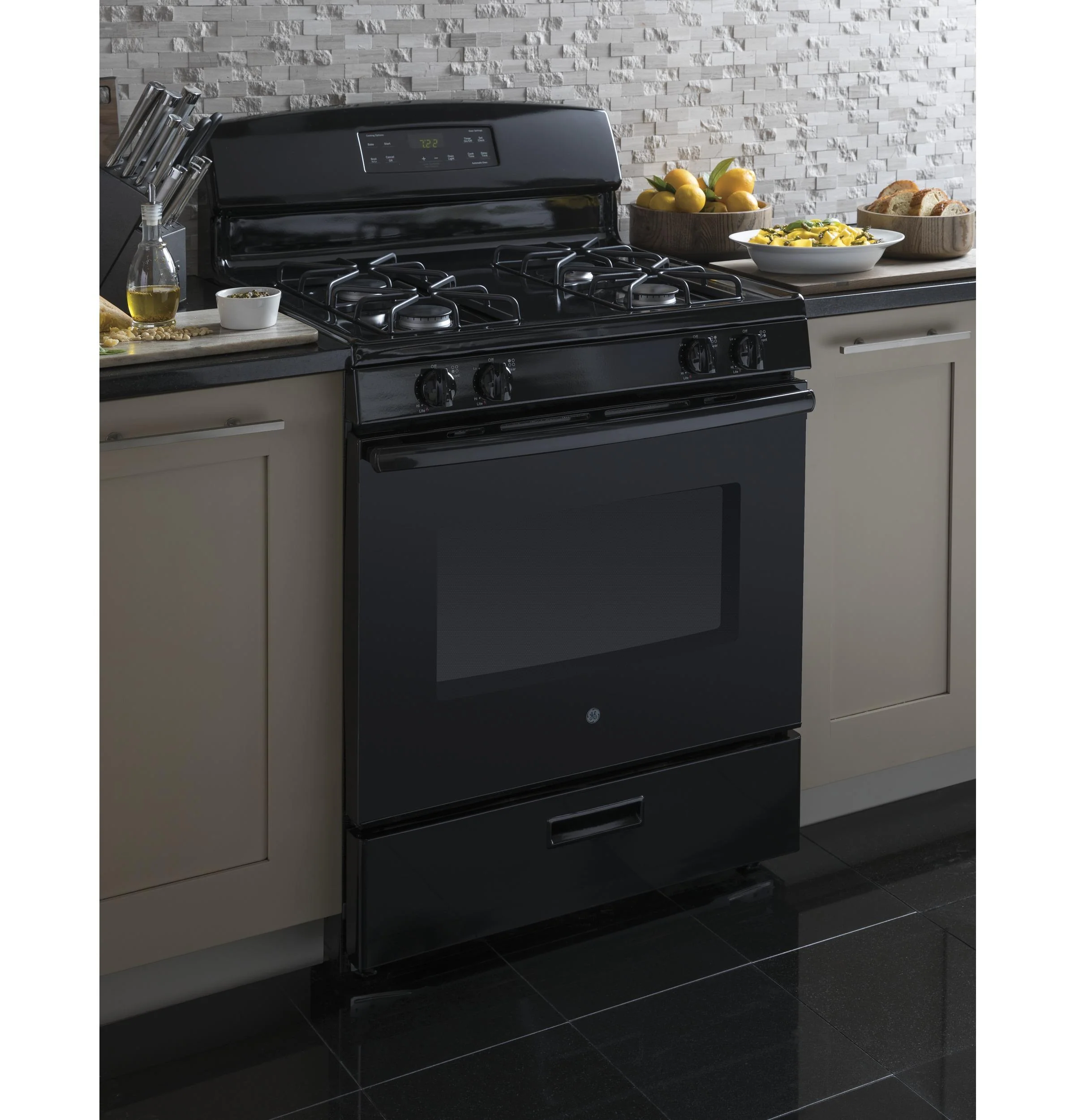 JGBS60DEKBB GE® 30" Free-Standing Gas Range - Image 12
