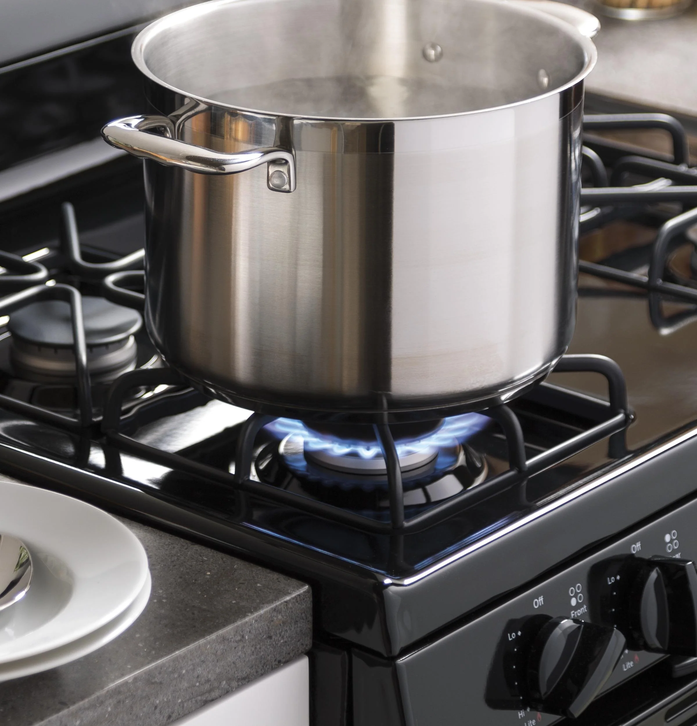 JGBS60DEKBB GE® 30" Free-Standing Gas Range - Image 8