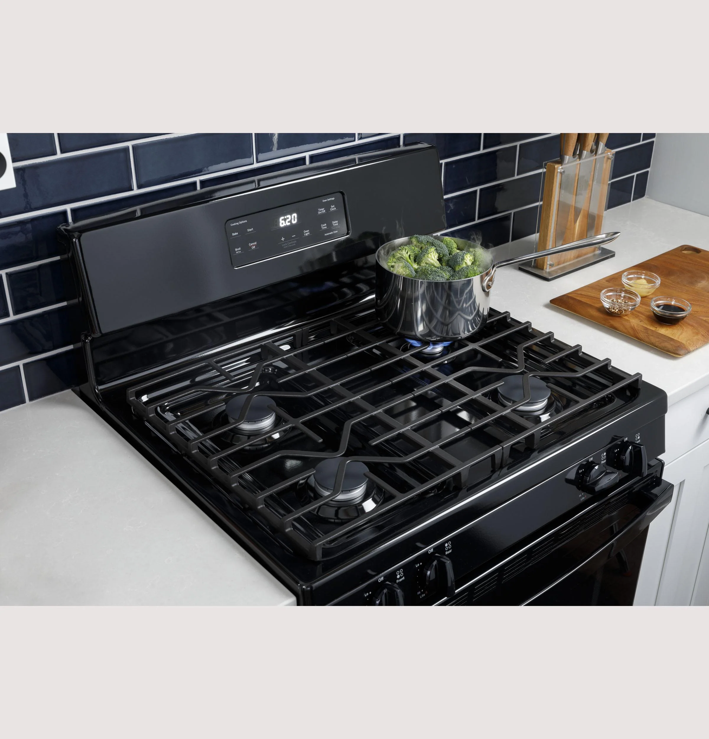 JGBS61DPBB GE® 30" Free-Standing Gas Range - Image 9
