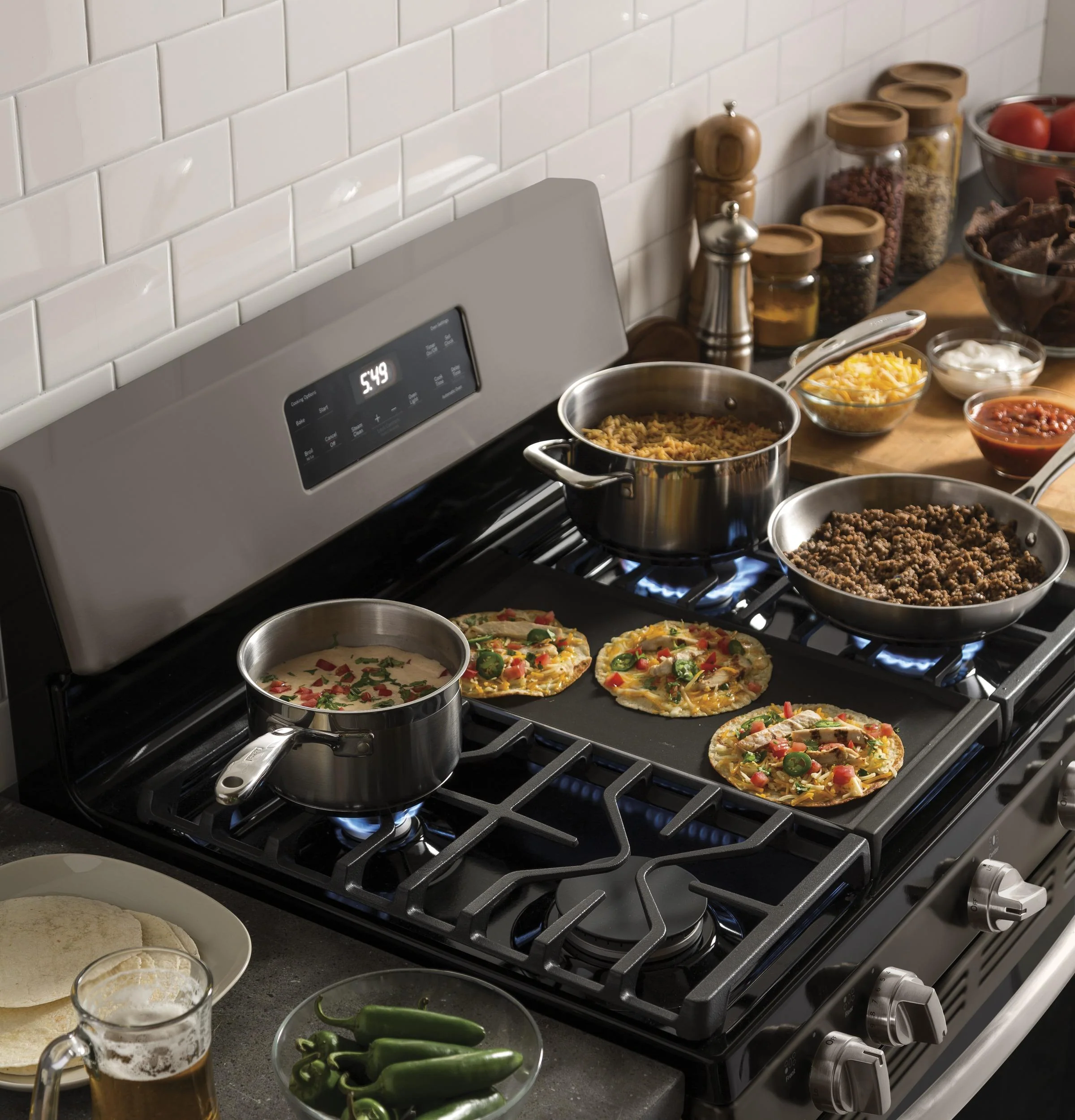 JGBS66EEKES GE® 30" Free-Standing Gas Range - Image 14