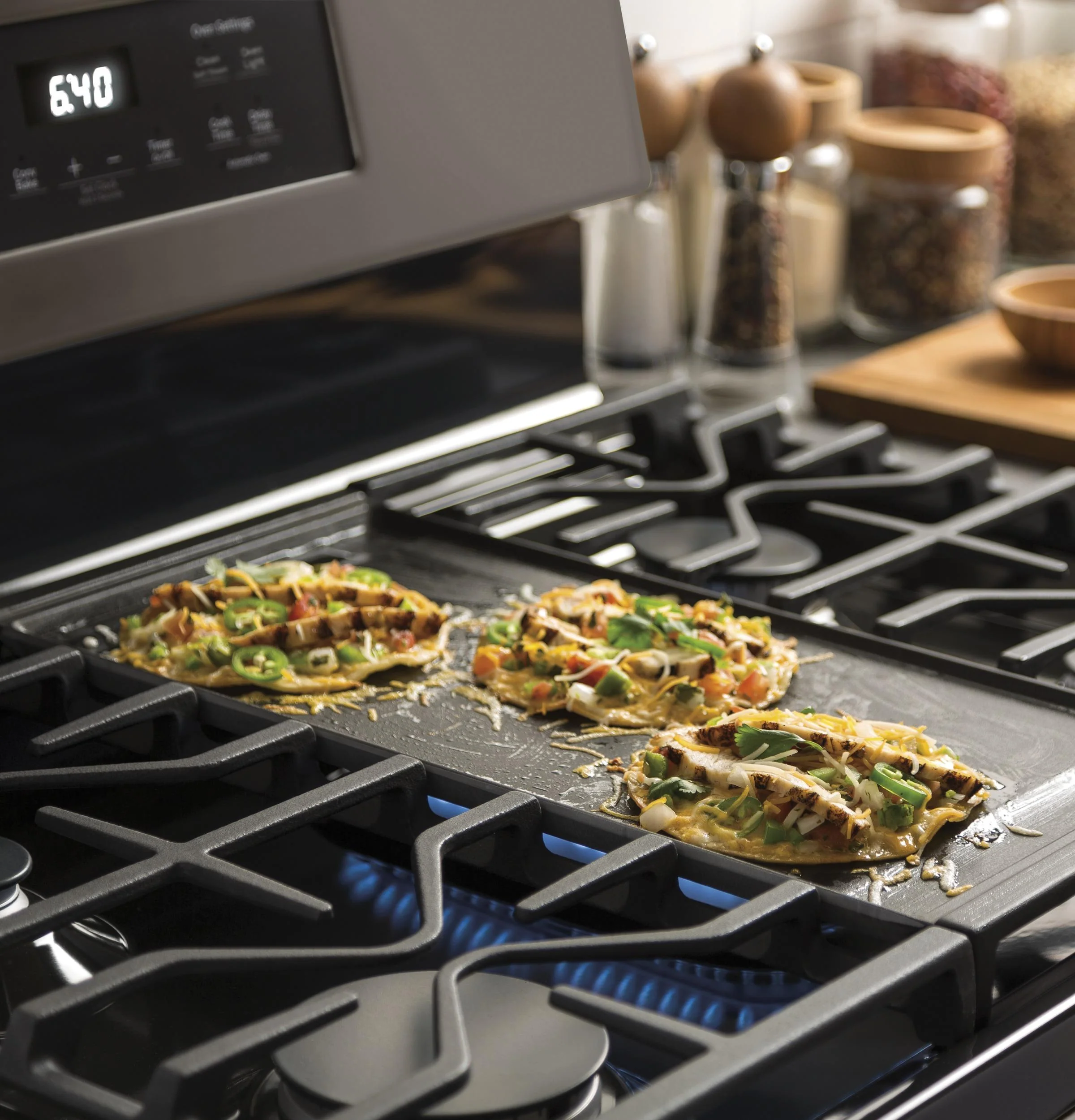 JGBS66EEKES GE® 30" Free-Standing Gas Range - Image 15