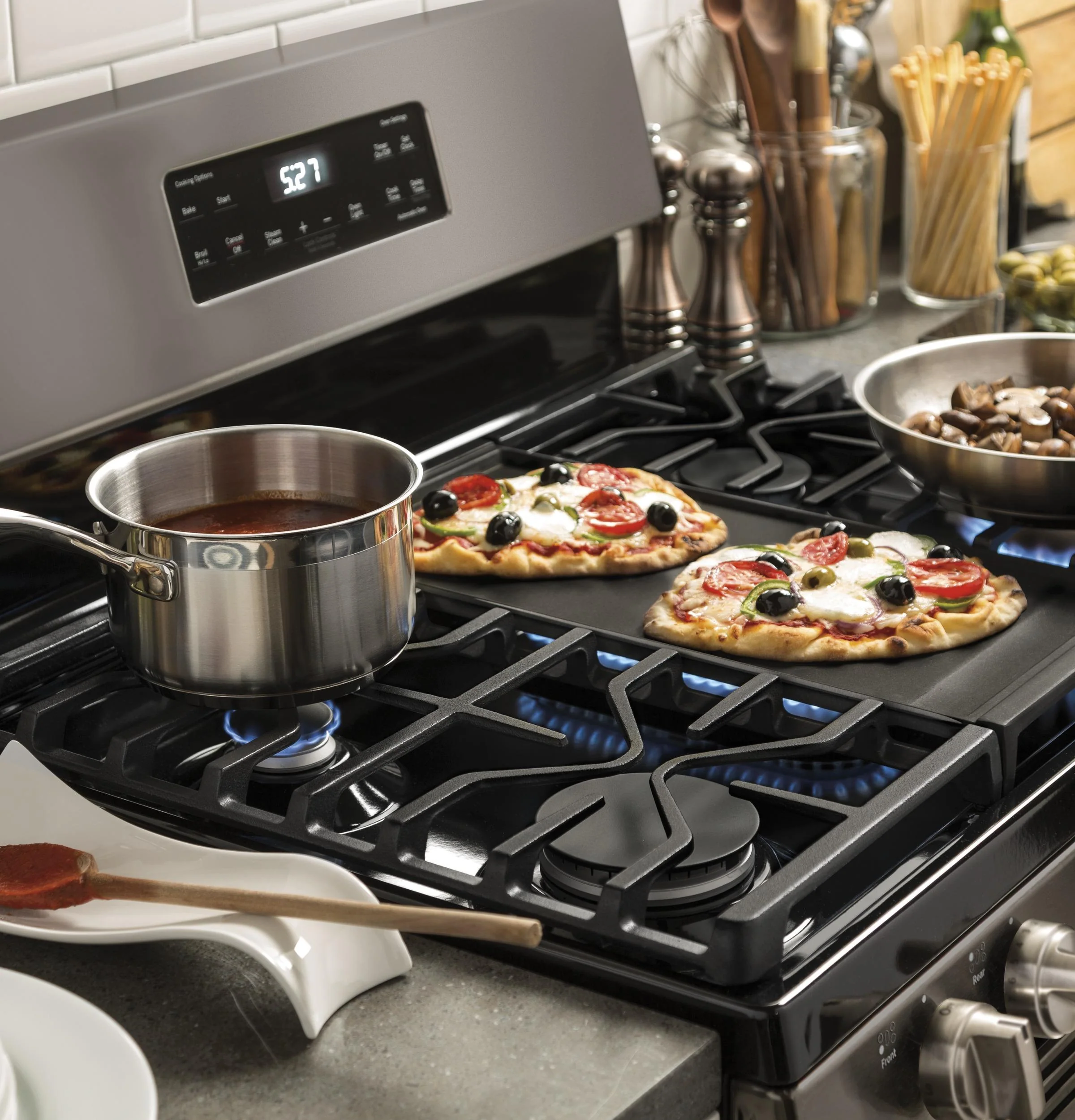 JGBS66EEKES GE® 30" Free-Standing Gas Range - Image 33