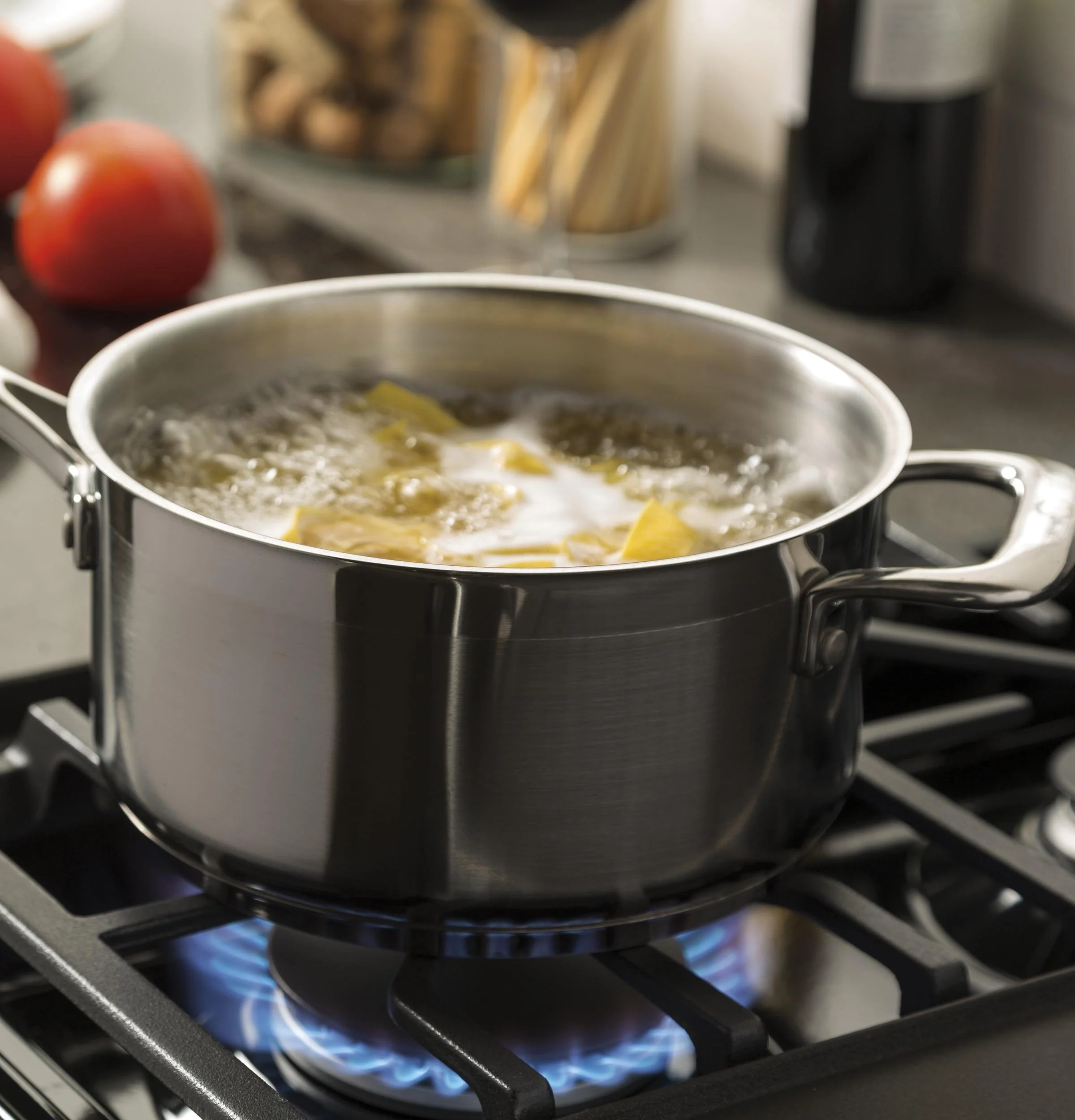 JGBS66REKSS GE® 30" Free-Standing Gas Range - Image 25