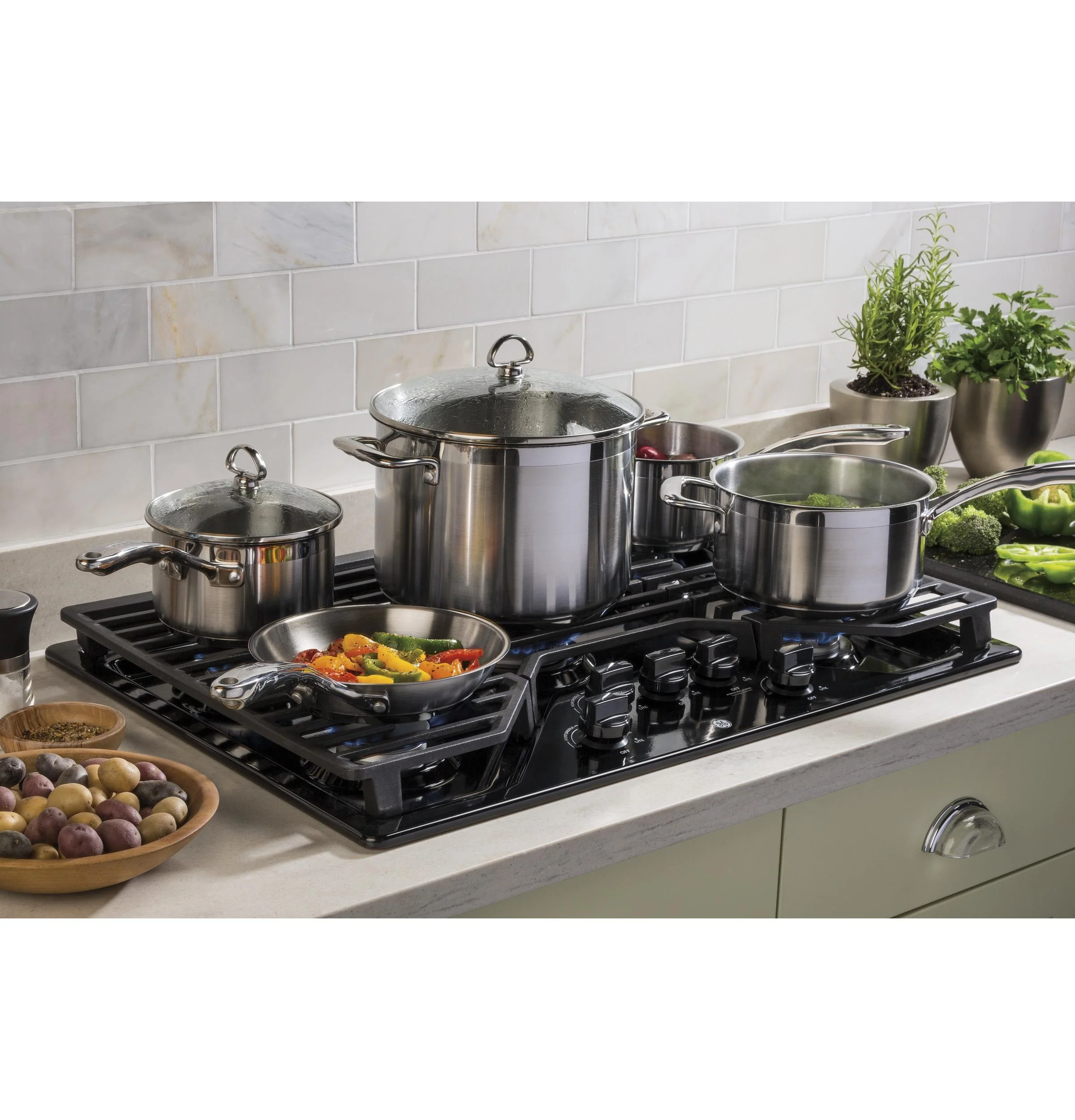 JGP5030DLBB GE® 30" Built-In Gas Cooktop with 5 Burners and Dishwasher Safe Grates - Image 2