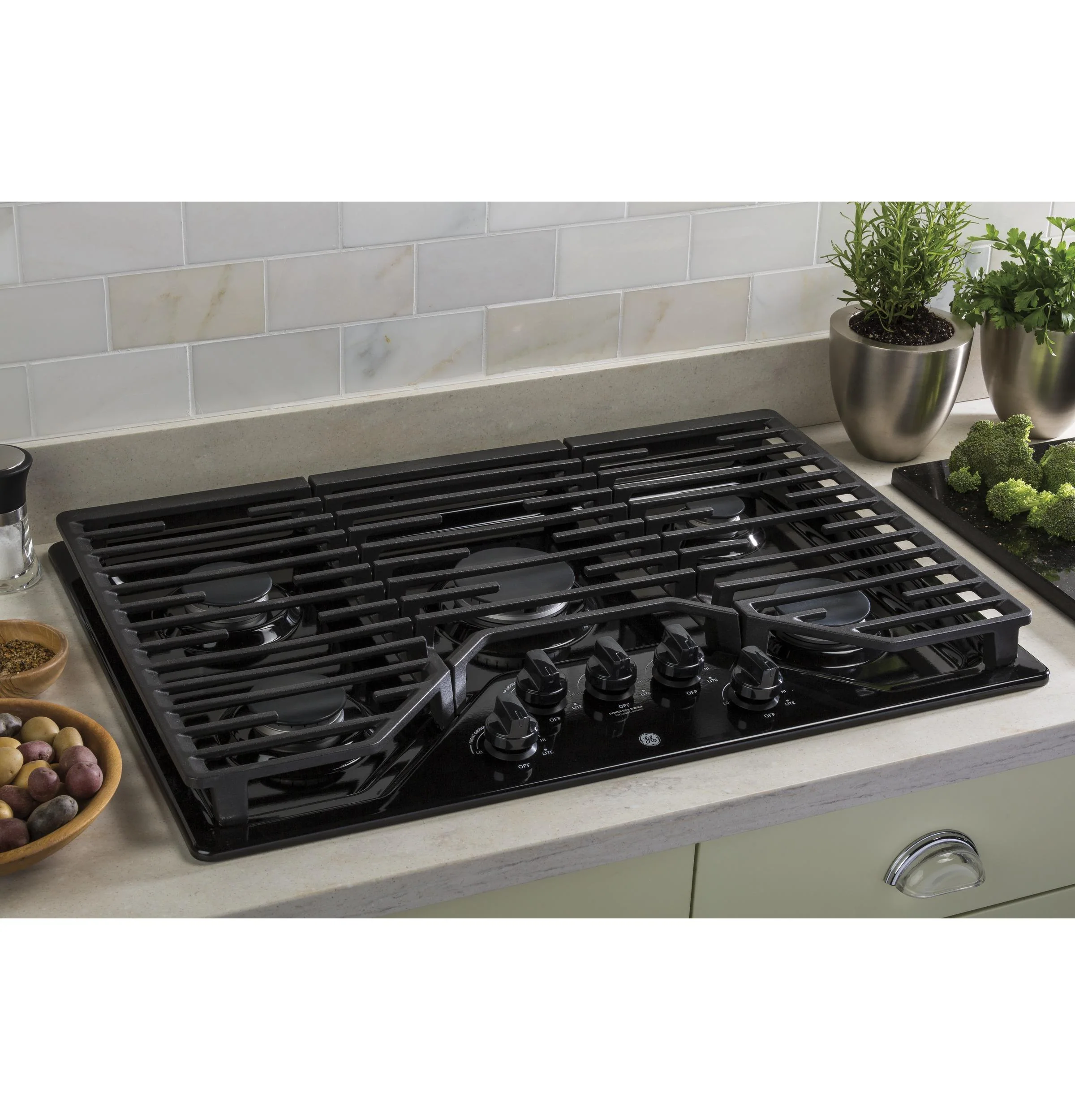 JGP5030DLBB GE® 30" Built-In Gas Cooktop with 5 Burners and Dishwasher Safe Grates - Image 3