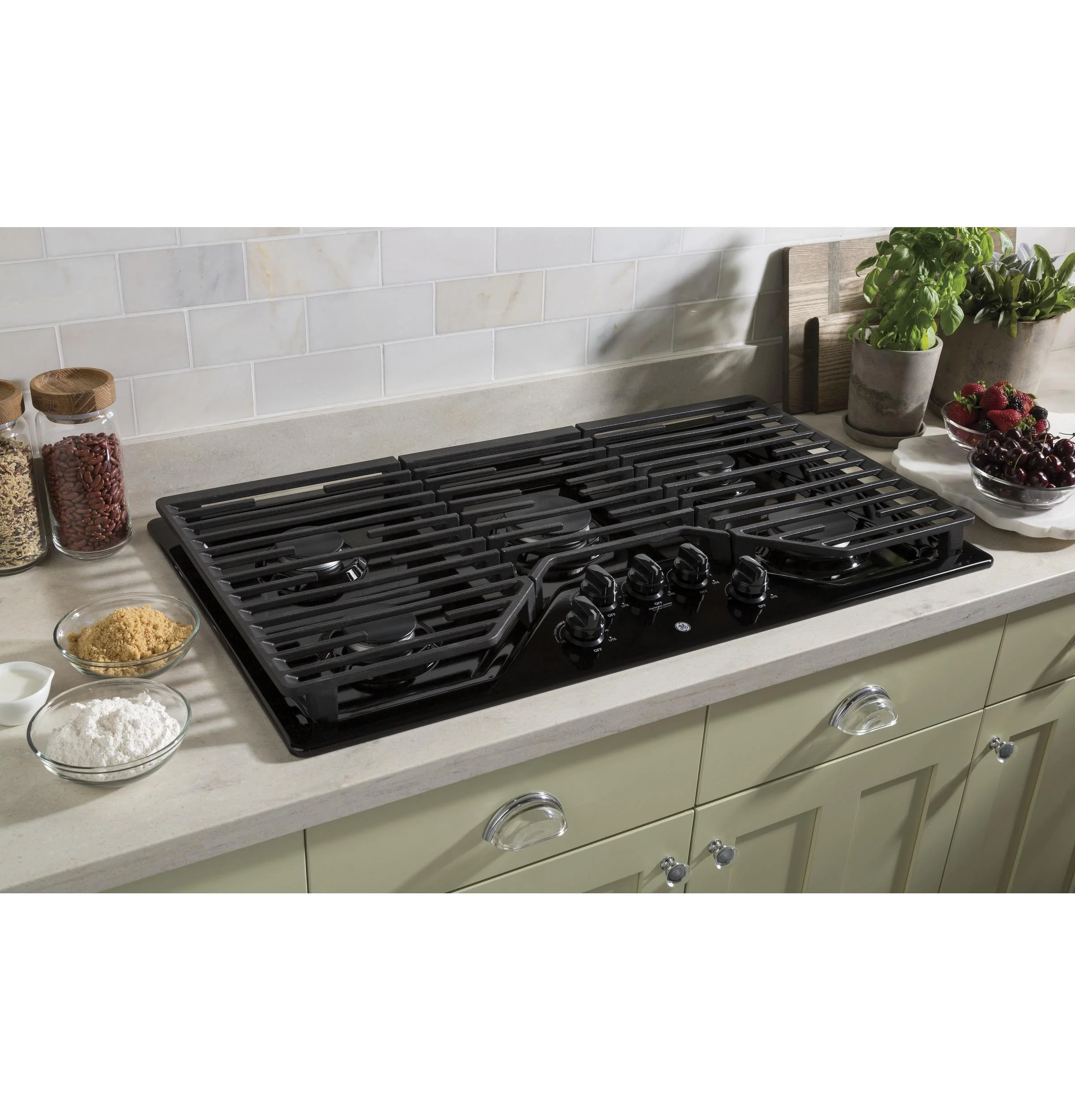 JGP5036DLBB GE® 36" Built-In Gas Cooktop with 5 Burners and Dishwasher Safe Grates - Image 9