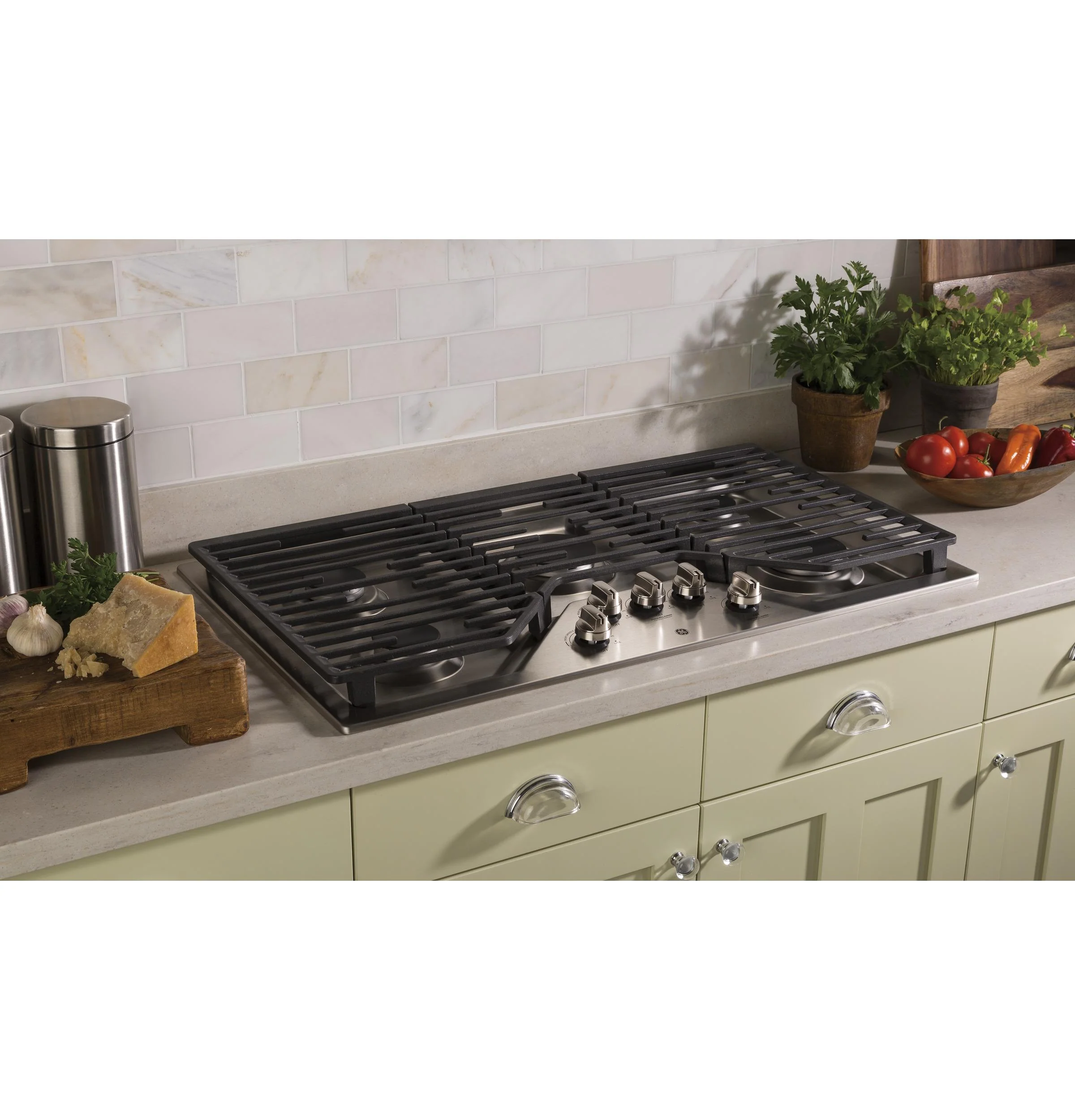 JGP5036SLSS GE® 36" Built-In Gas Cooktop with 5 Burners and Dishwasher Safe Grates - Image 13