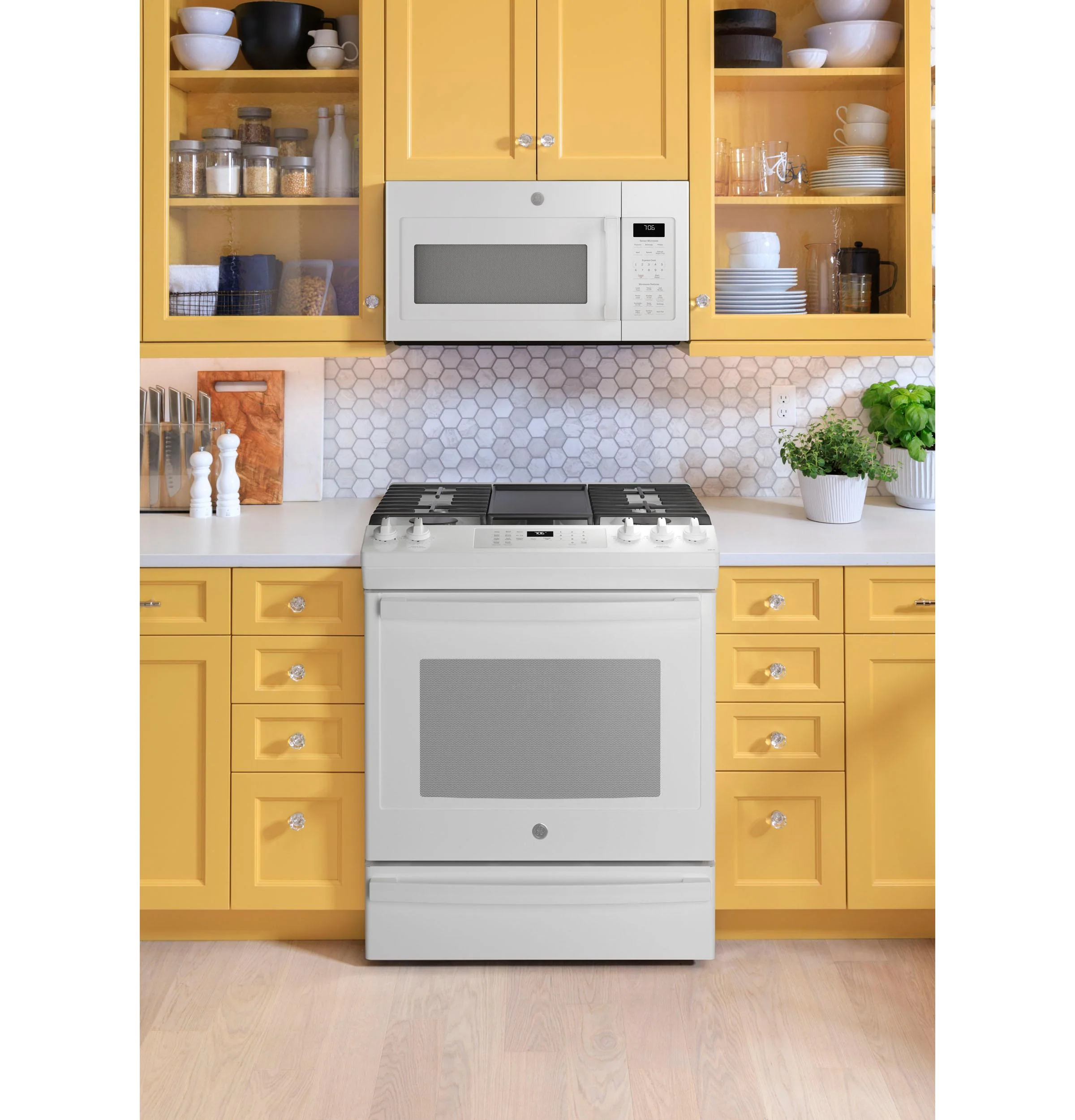 GE® 30" Slide-In Front-Control Convection Gas Range with No Preheat Air Fry - Image 6