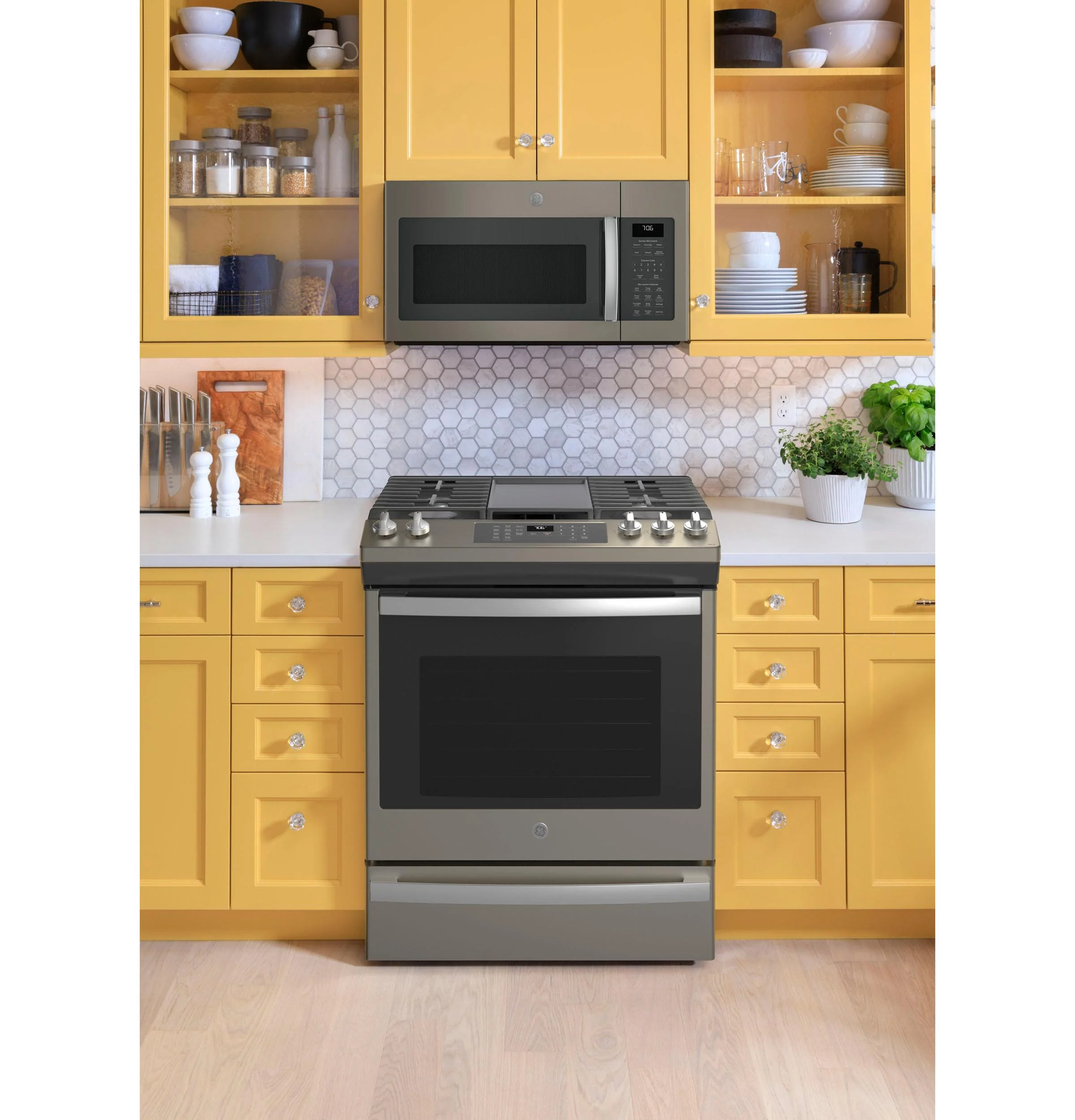 JGS760EPES GE® 30" Slide-In Front-Control Convection Gas Range with No Preheat Air Fry - Image 17