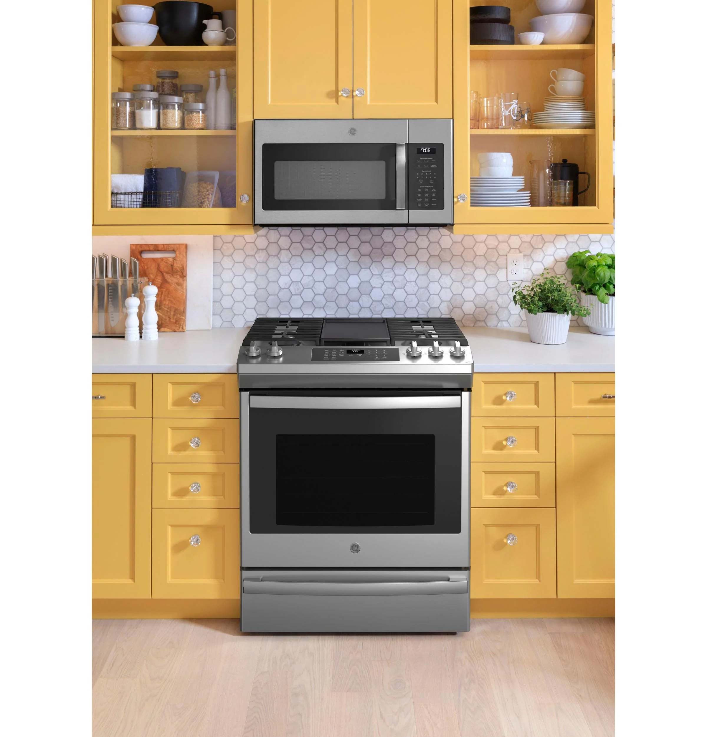 JGS760SPSS GE® 30" Slide-In Front-Control Convection Gas Range with No Preheat Air Fry - Image 6