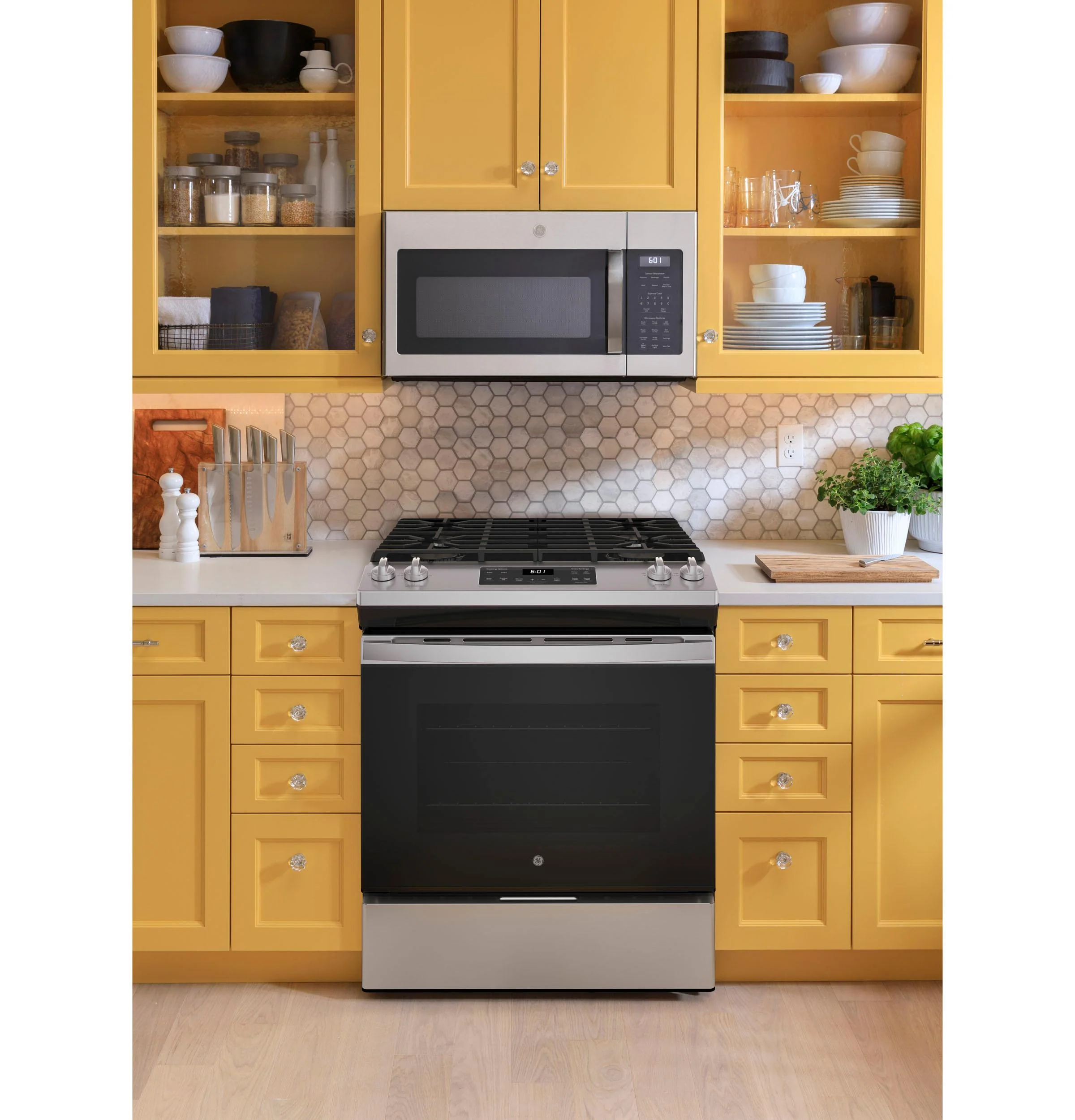 GE® 30" Slide-In Front Control Gas Range - Image 6