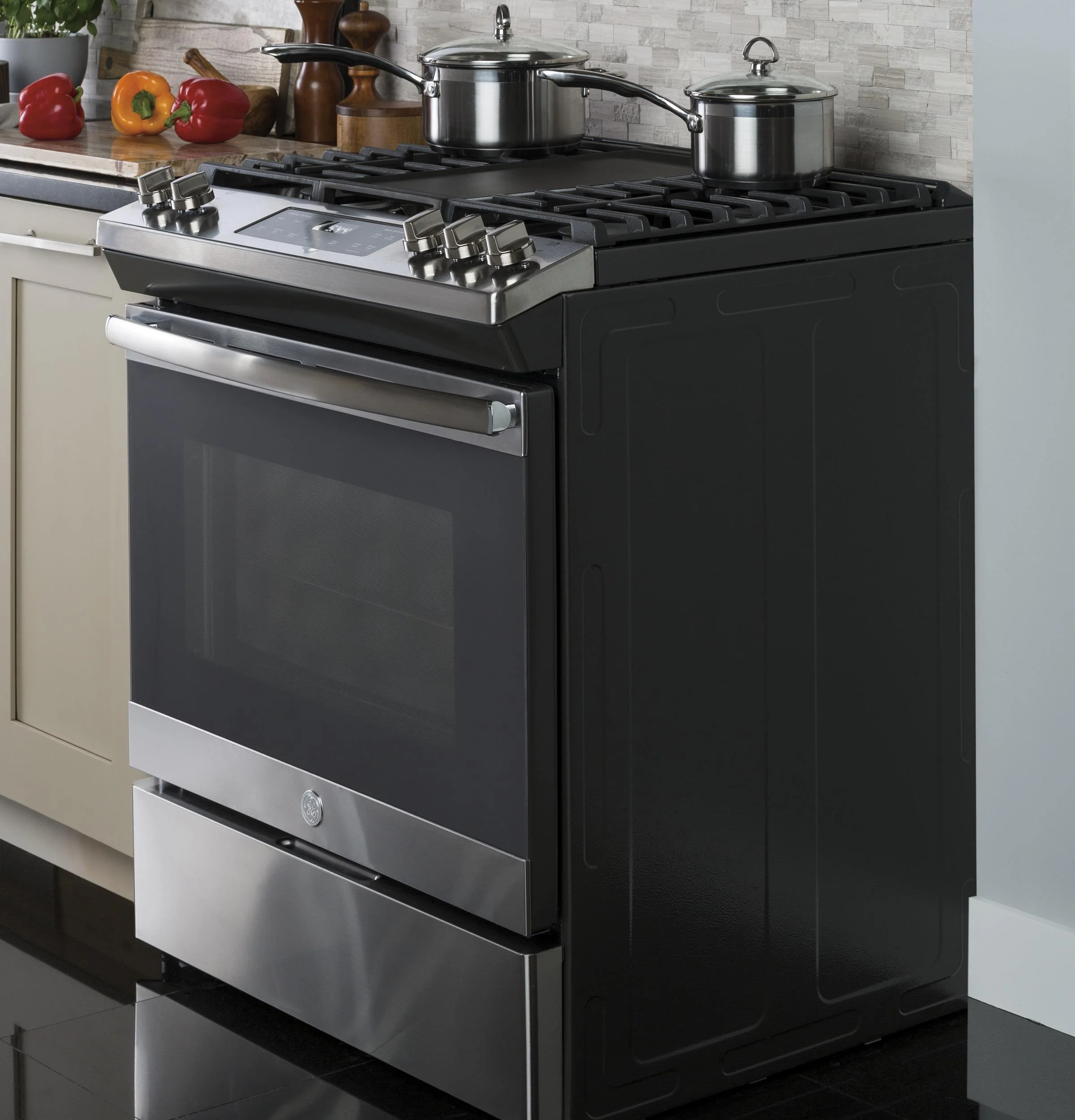 JGSS66SELSS GE® 30" Slide-In Front Control Gas Range - Image 10