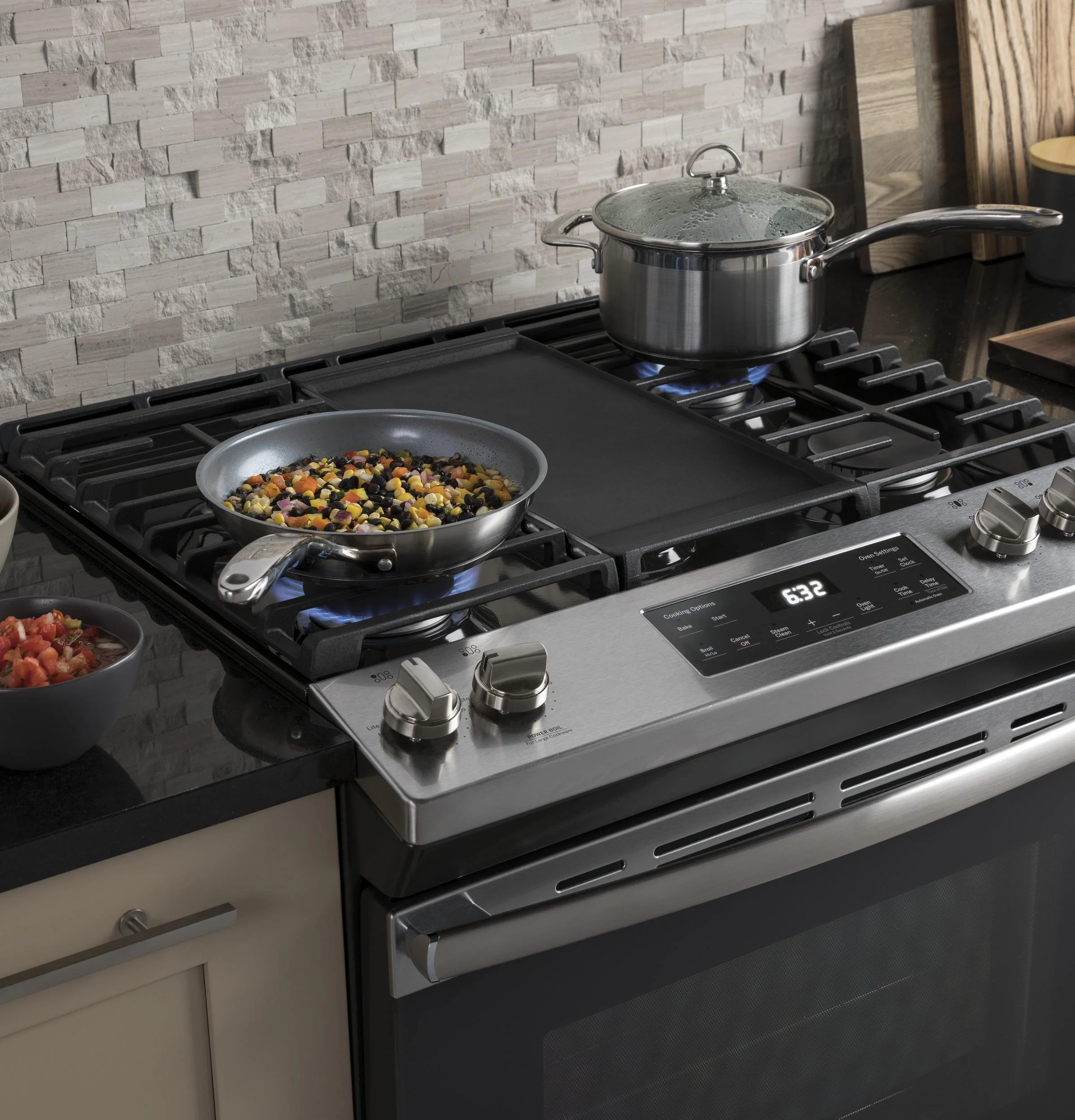 JGSS66SELSS GE® 30" Slide-In Front Control Gas Range - Image 8