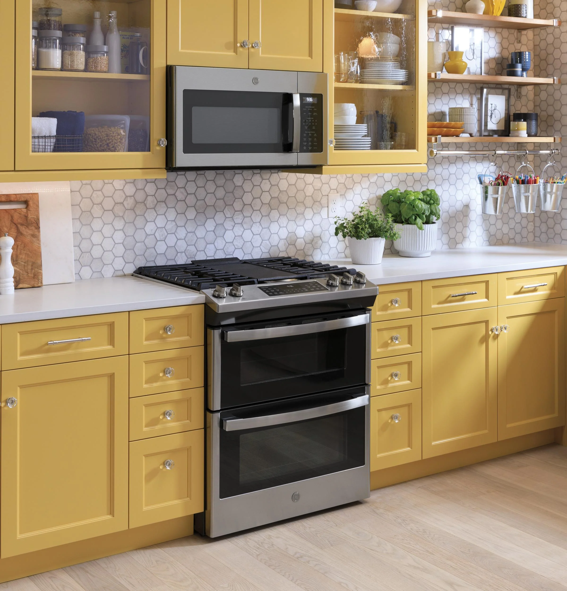 JGSS86SPSS GE 30" Slide-In Front Control Gas Double Oven Range - Image 9