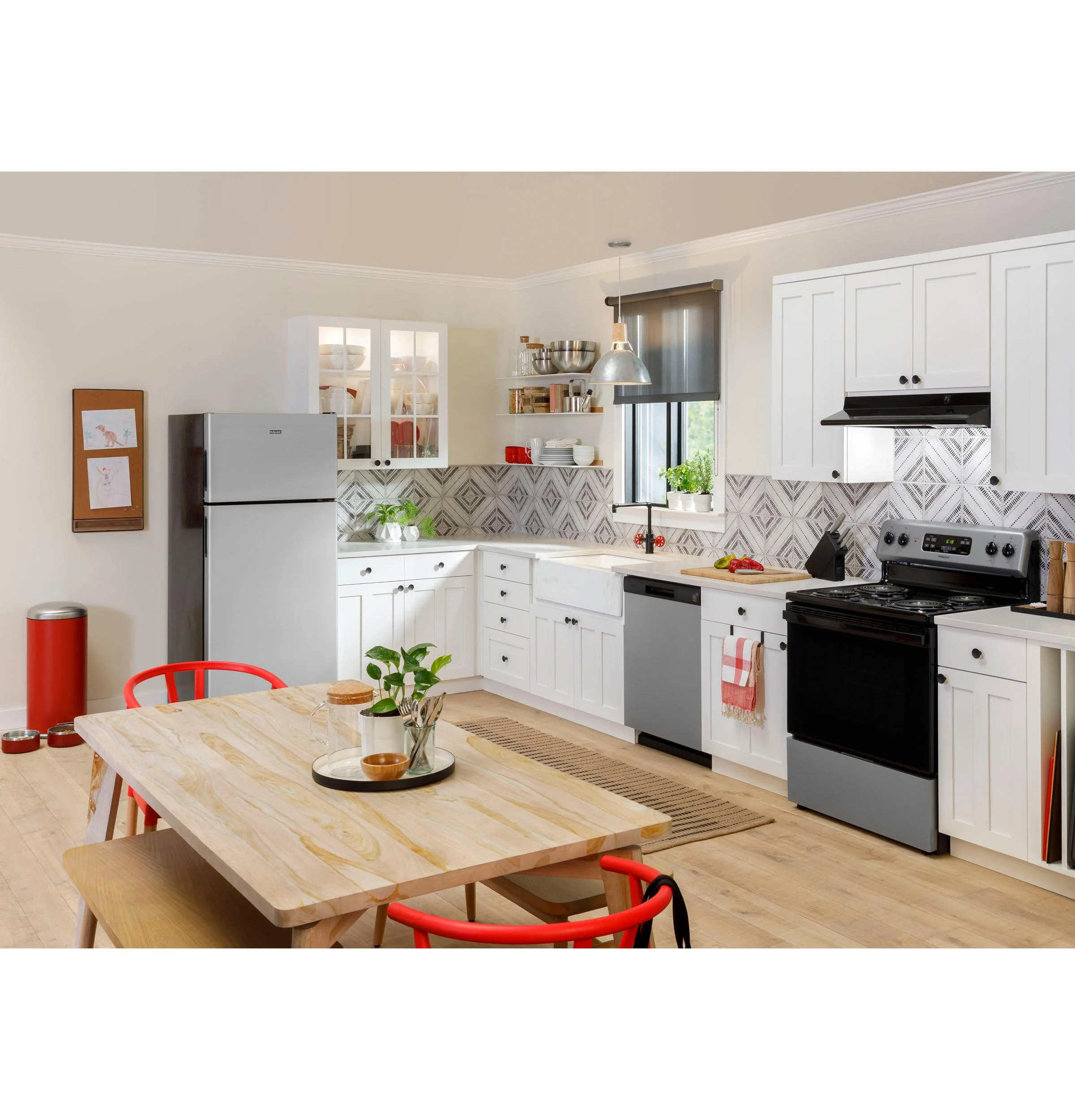 JN327HBB GE® Non-Vented Standard Range Hood - Image 5