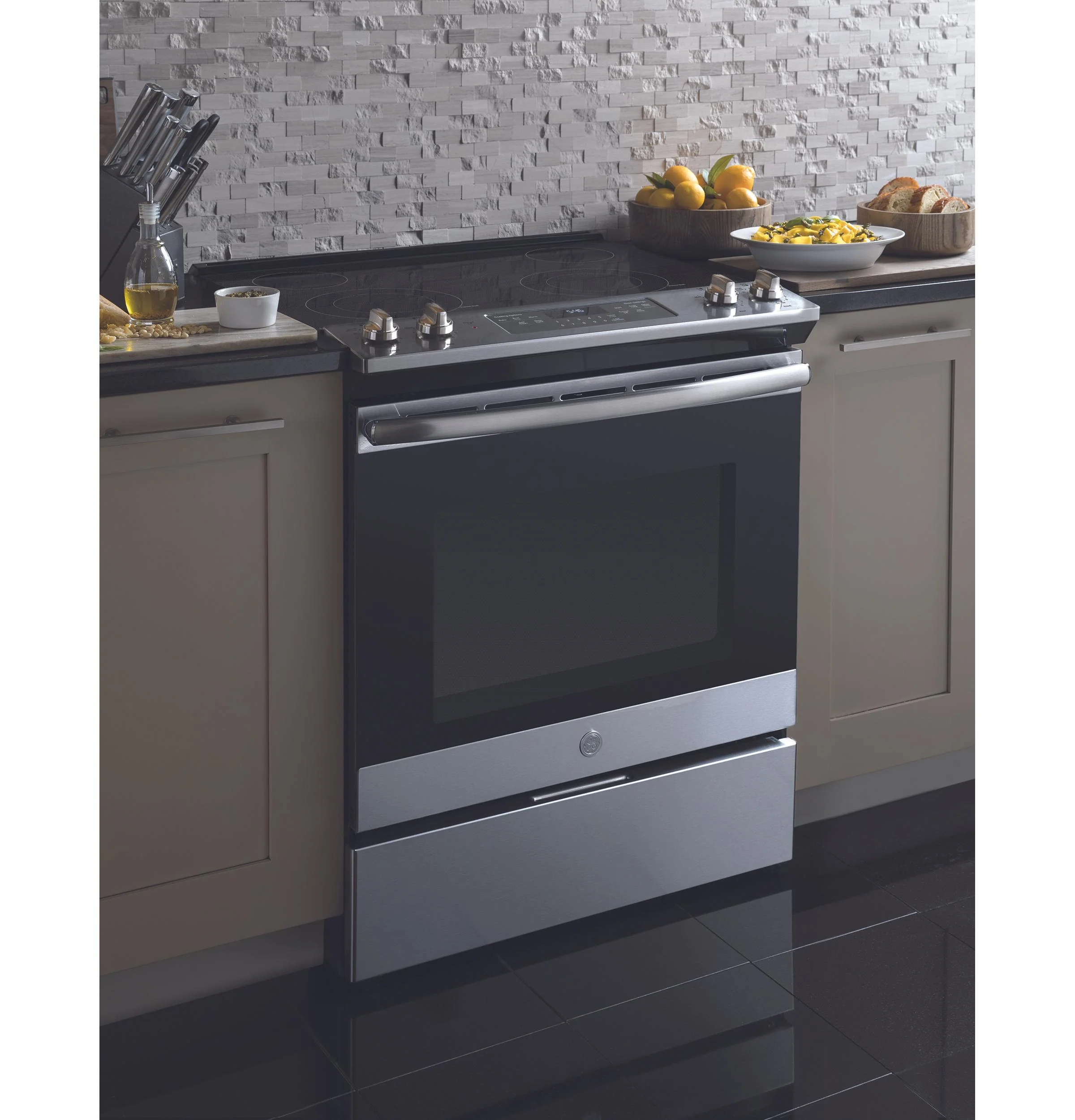 GE® 30" Slide-In Electric Range - Image 7