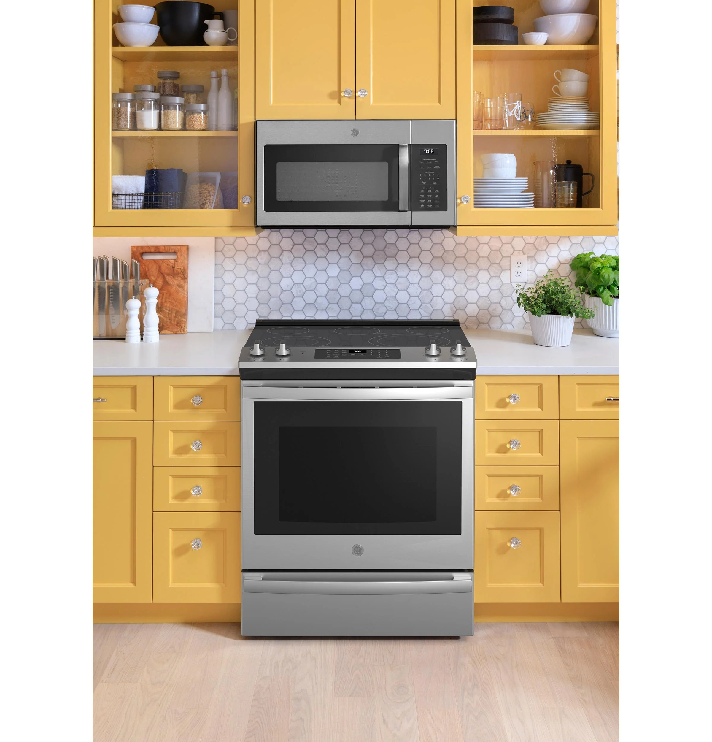 GE® 30" Slide-In Electric Convection Range with No Preheat Air Fry - Image 6
