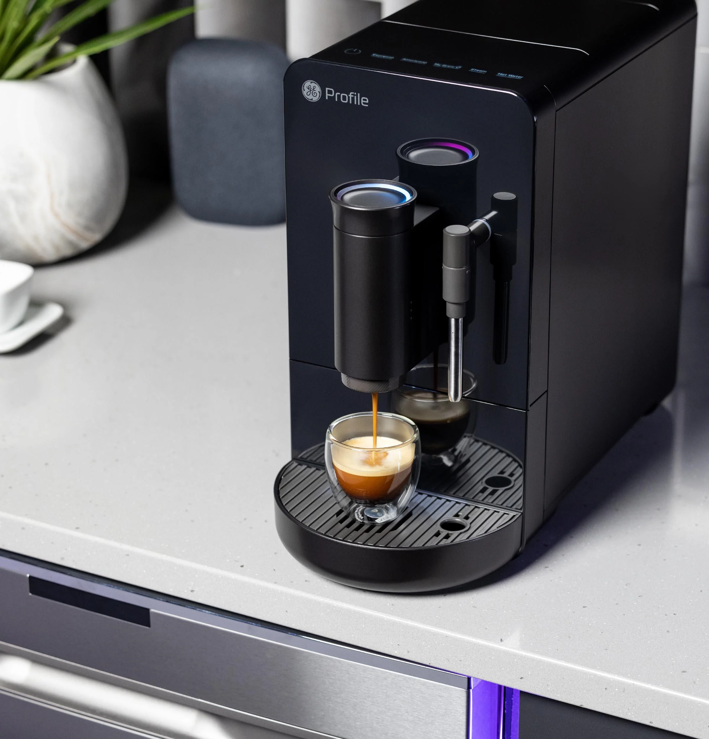 P7CEBBS6RBB GE Profile™ Automatic Espresso Machine + Frother - Image 11