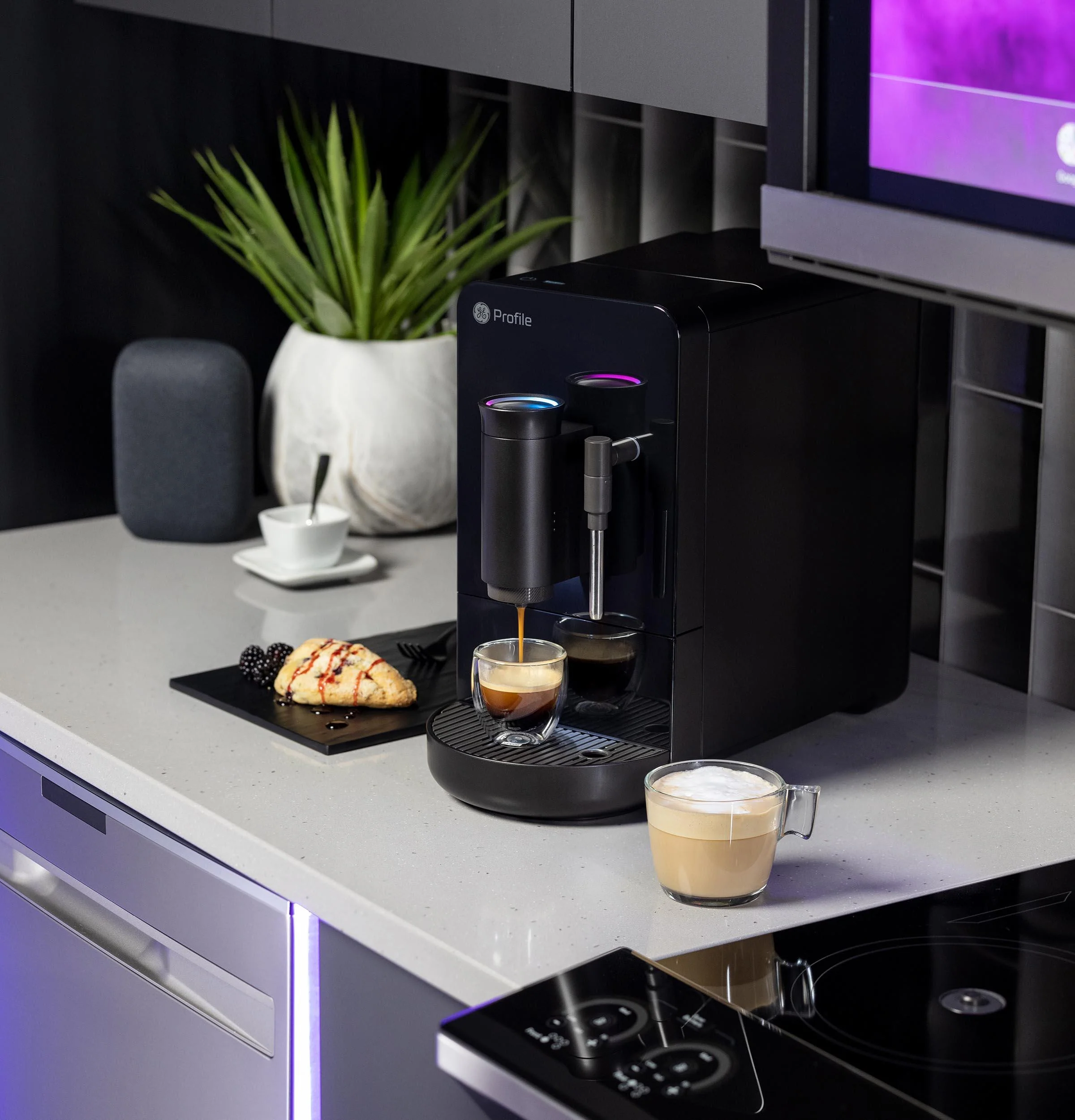 P7CEBBS6RBB GE Profile™ Automatic Espresso Machine + Frother - Image 13