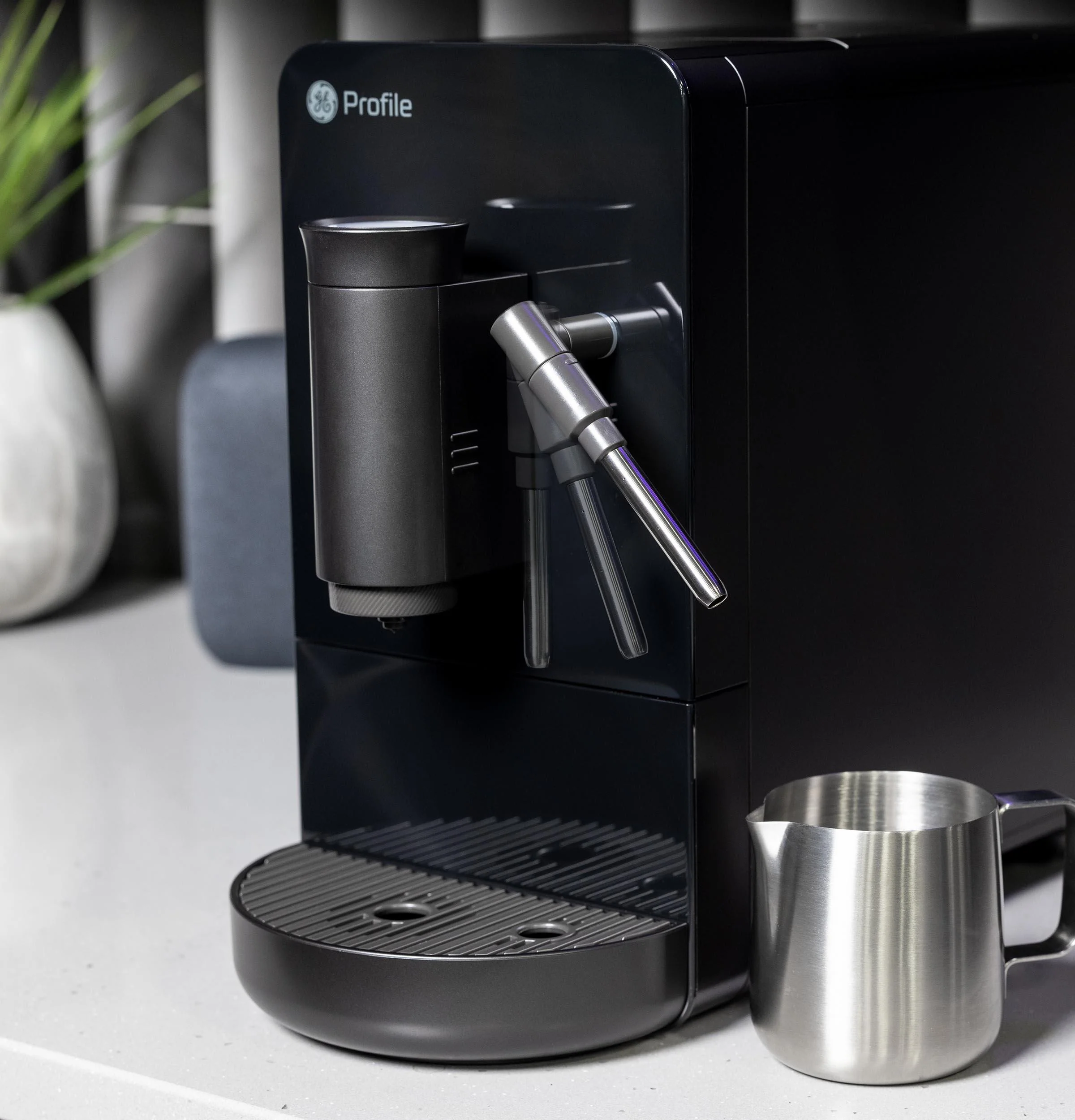 P7CEBBS6RBB GE Profile™ Automatic Espresso Machine + Frother - Image 20