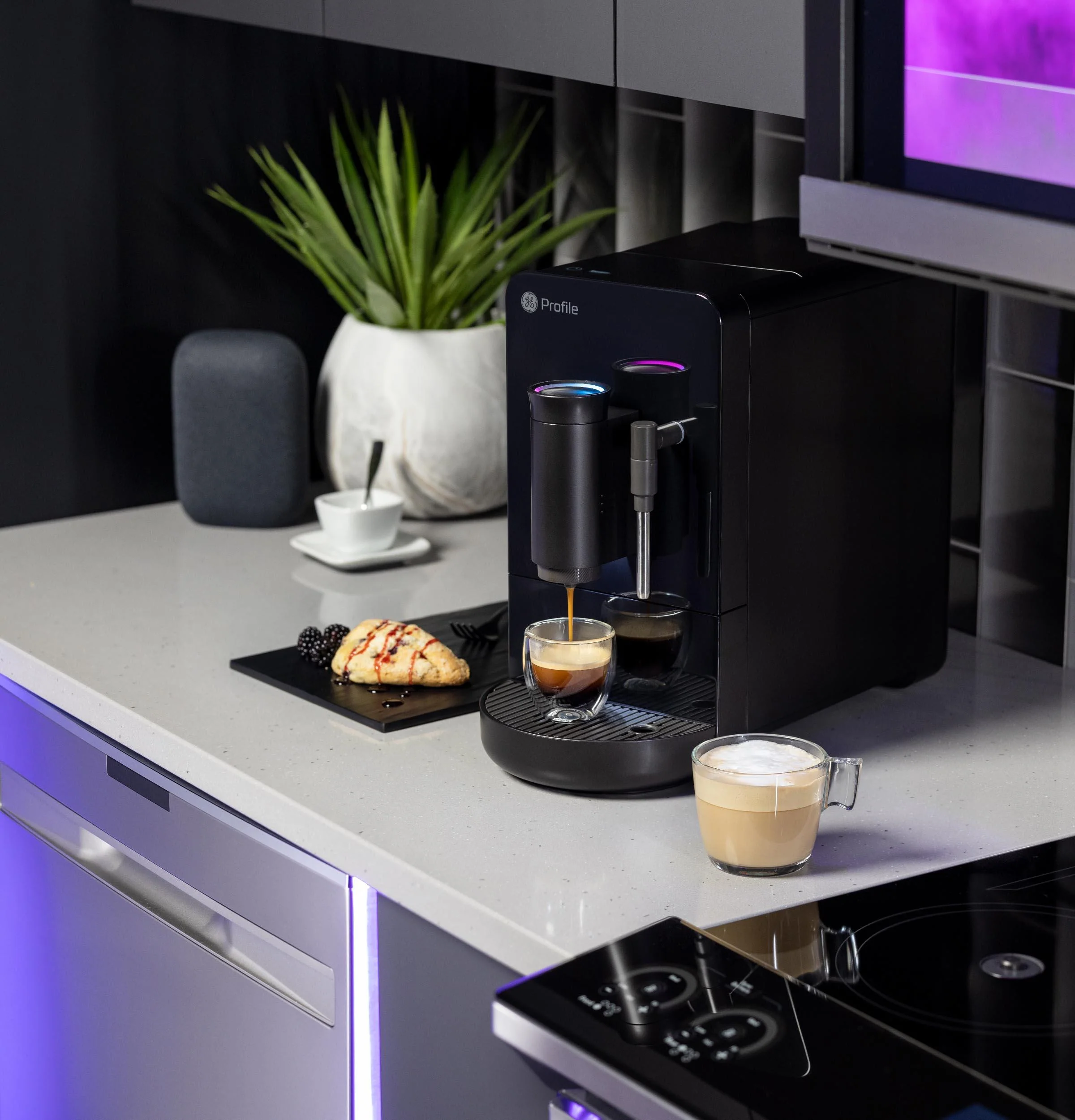 P7CEBBS6RBB GE Profile™ Automatic Espresso Machine + Frother - Image 21