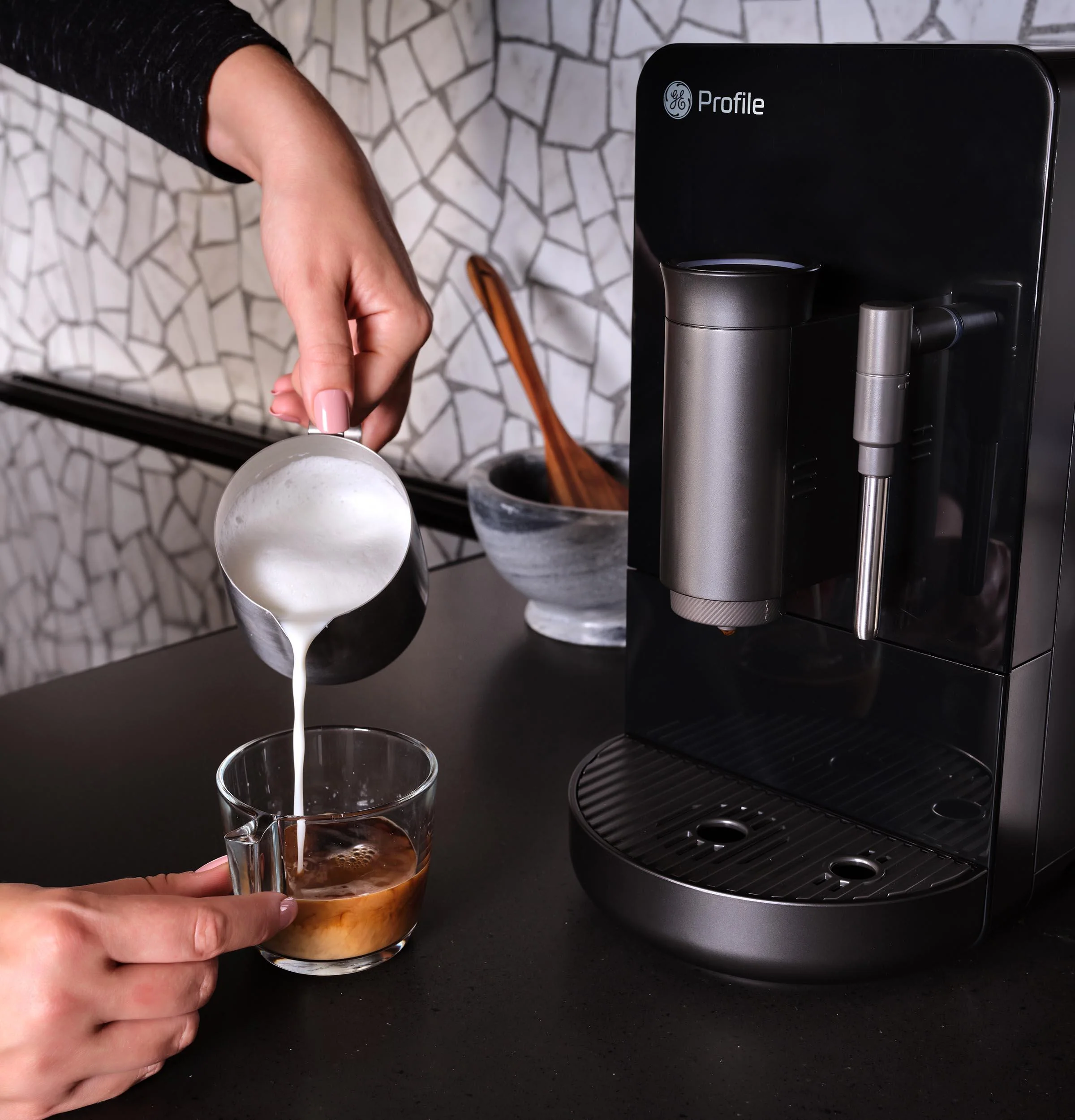 P7CEBBS6RBB GE Profile™ Automatic Espresso Machine + Frother - Image 24