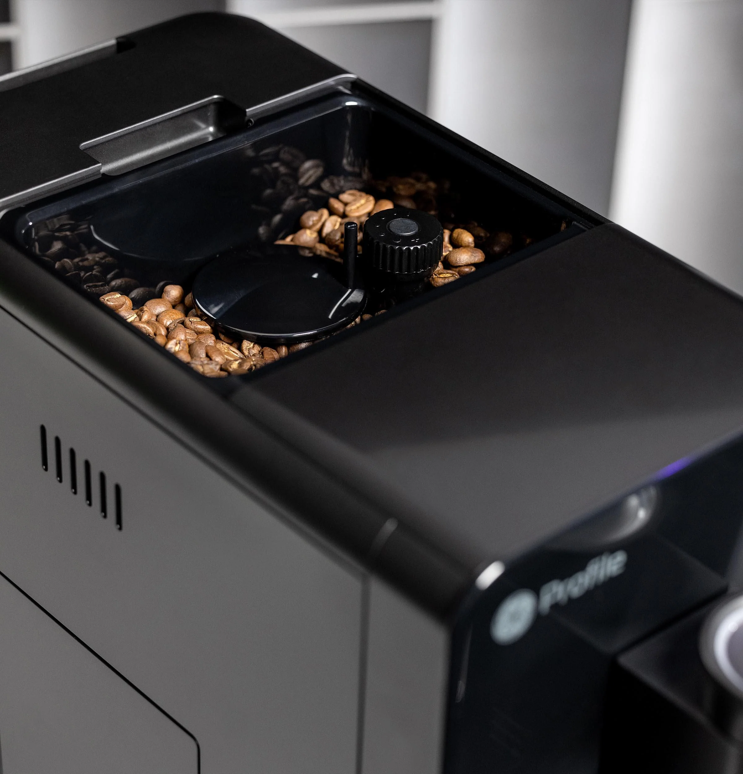 P7CEBBS6RBB GE Profile™ Automatic Espresso Machine + Frother - Image 9