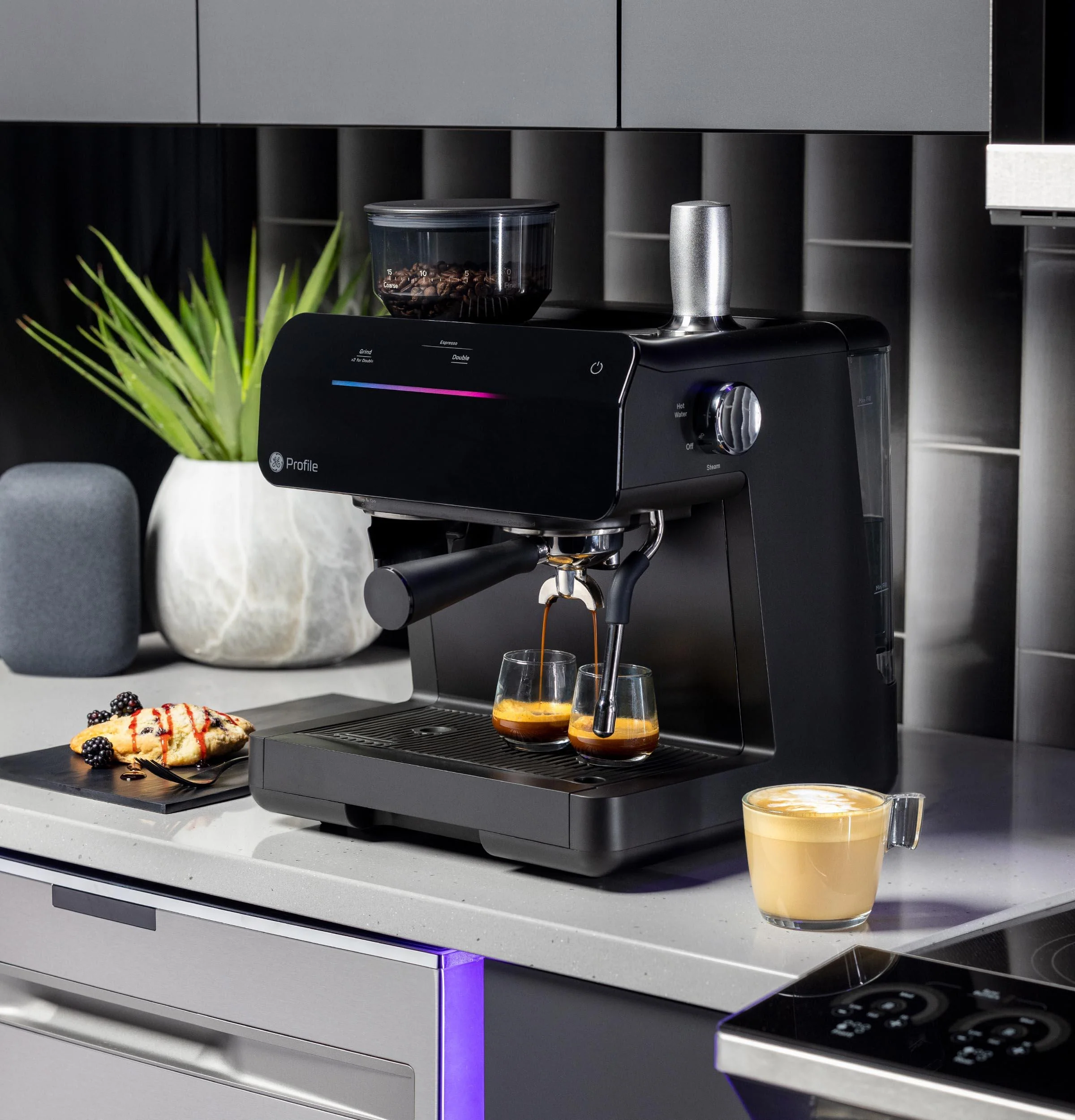 P7CESAS6RBB GE Profile™ Semi Automatic Espresso Machine + Frother - Image 10