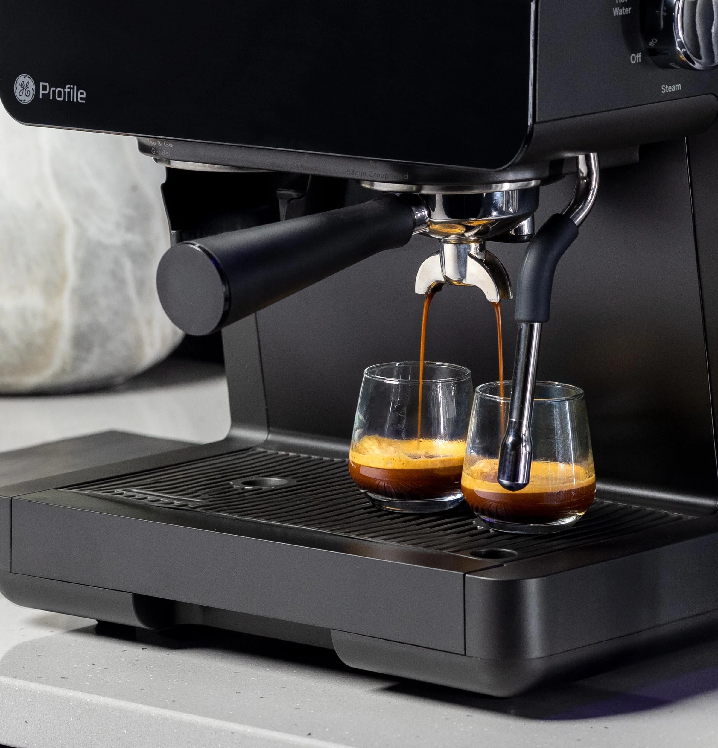 P7CESAS6RBB GE Profile™ Semi Automatic Espresso Machine + Frother - Image 14