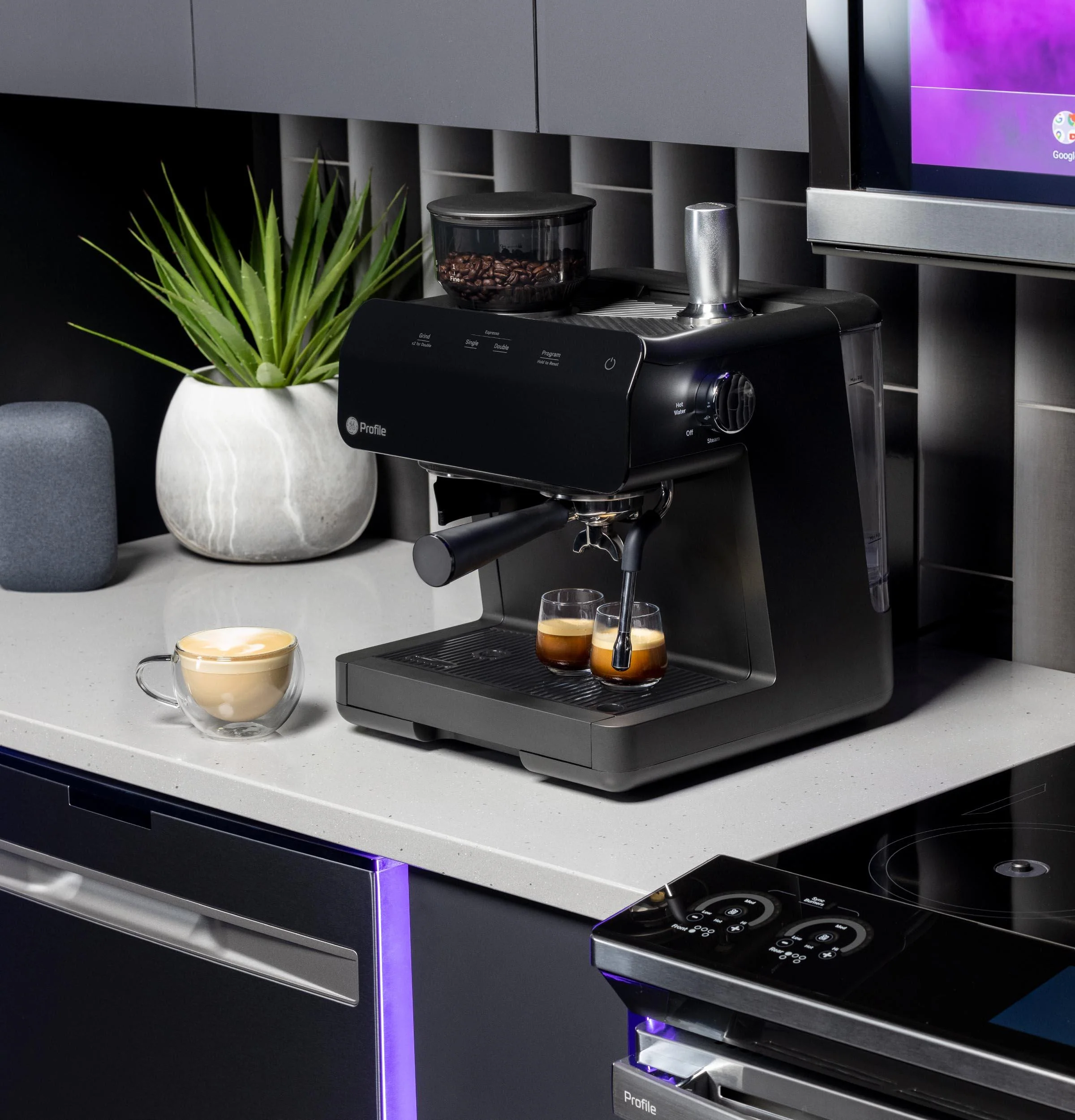 P7CESAS6RBB GE Profile™ Semi Automatic Espresso Machine + Frother - Image 15