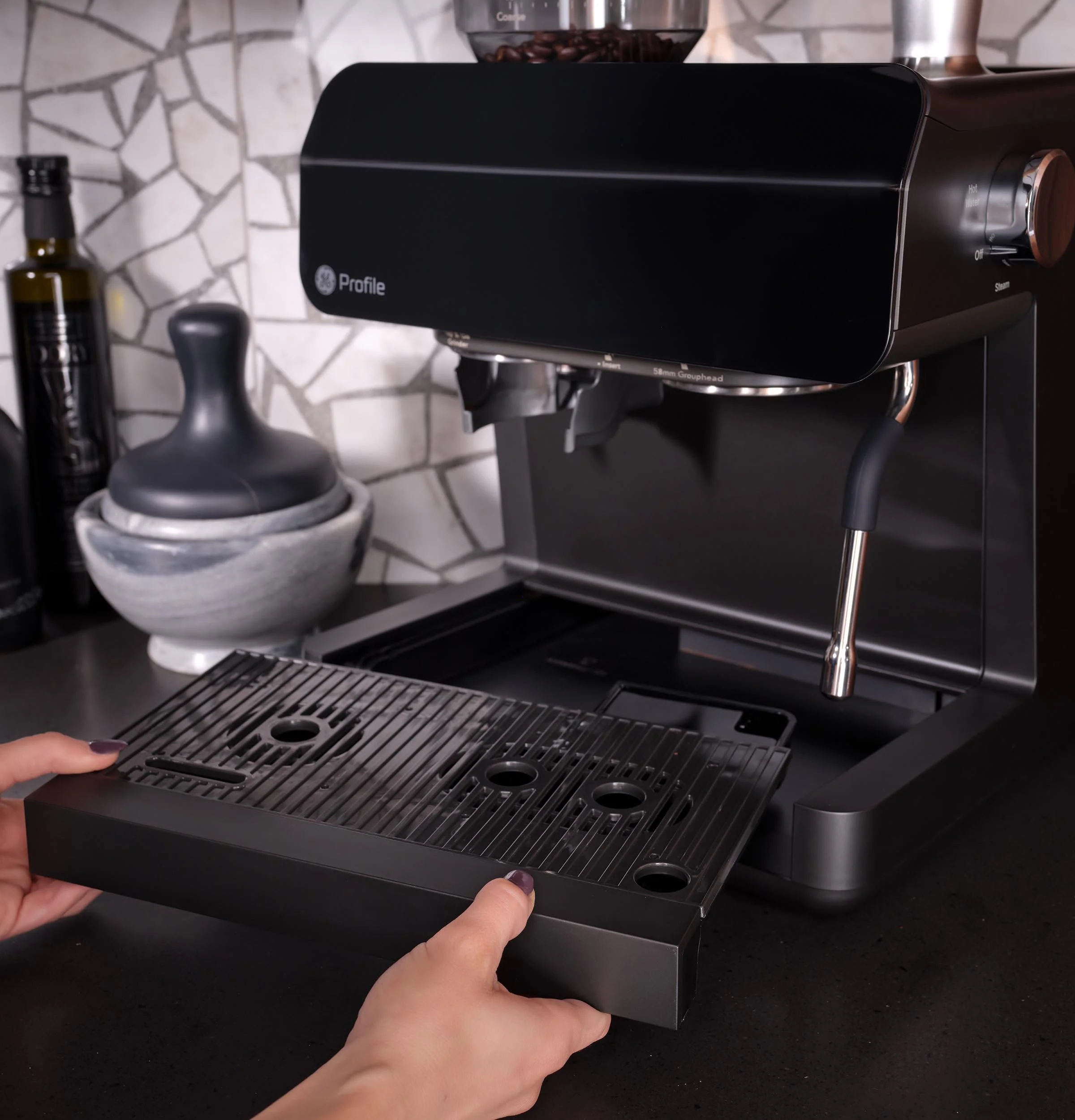 P7CESAS6RBB GE Profile™ Semi Automatic Espresso Machine + Frother - Image 23