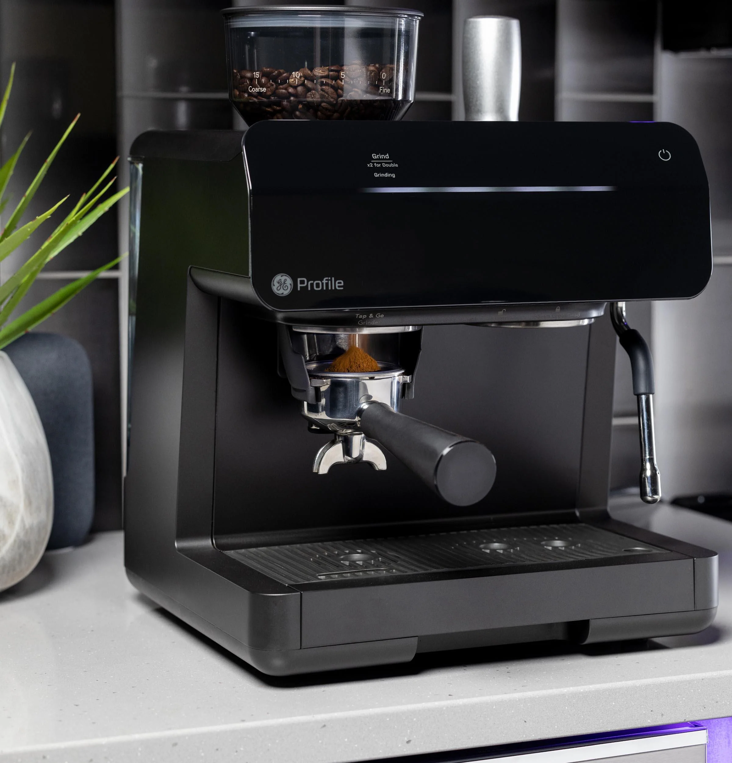 P7CESAS6RBB GE Profile™ Semi Automatic Espresso Machine + Frother - Image 6