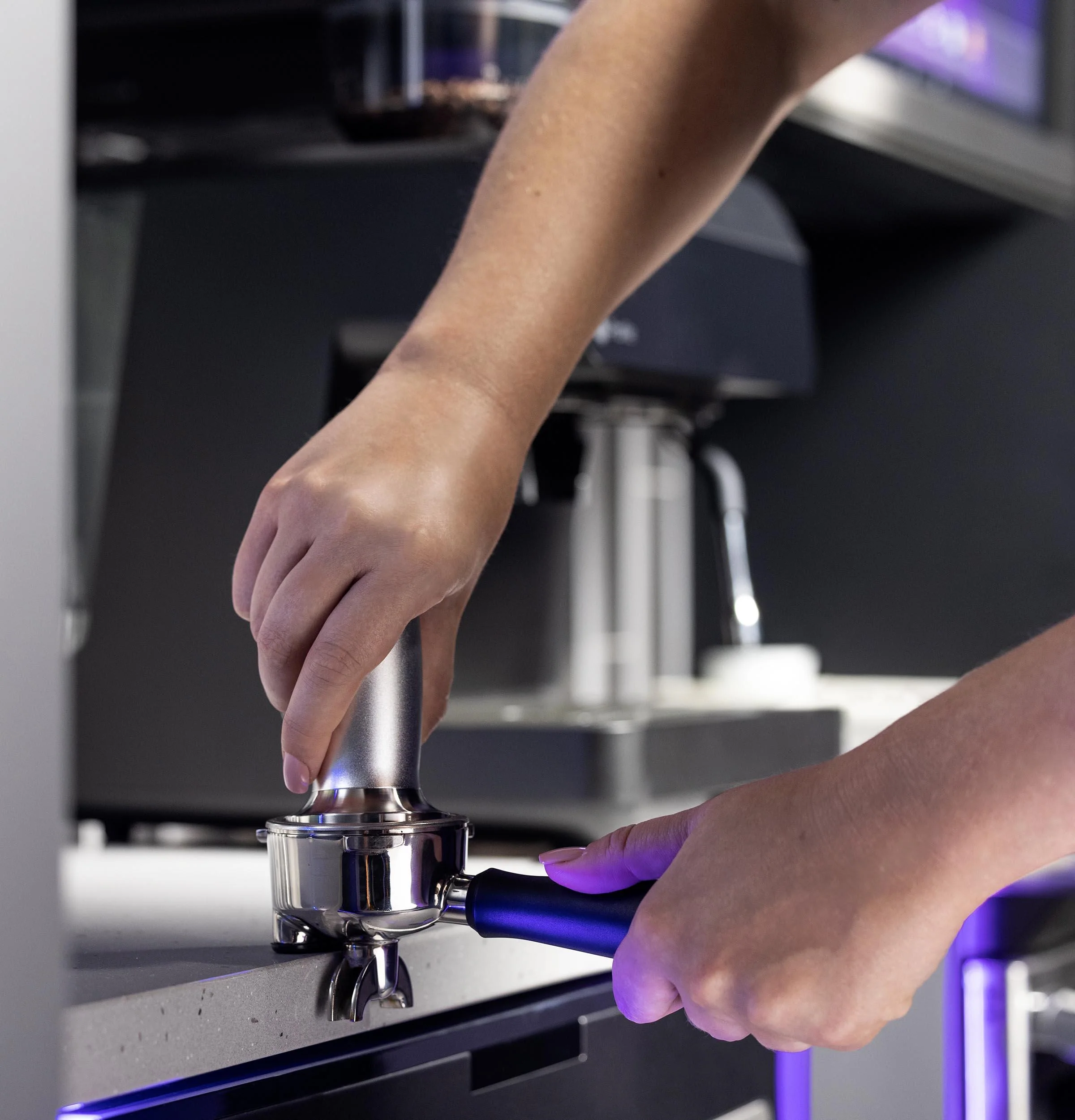 P7CESAS6RBB GE Profile™ Semi Automatic Espresso Machine + Frother - Image 7