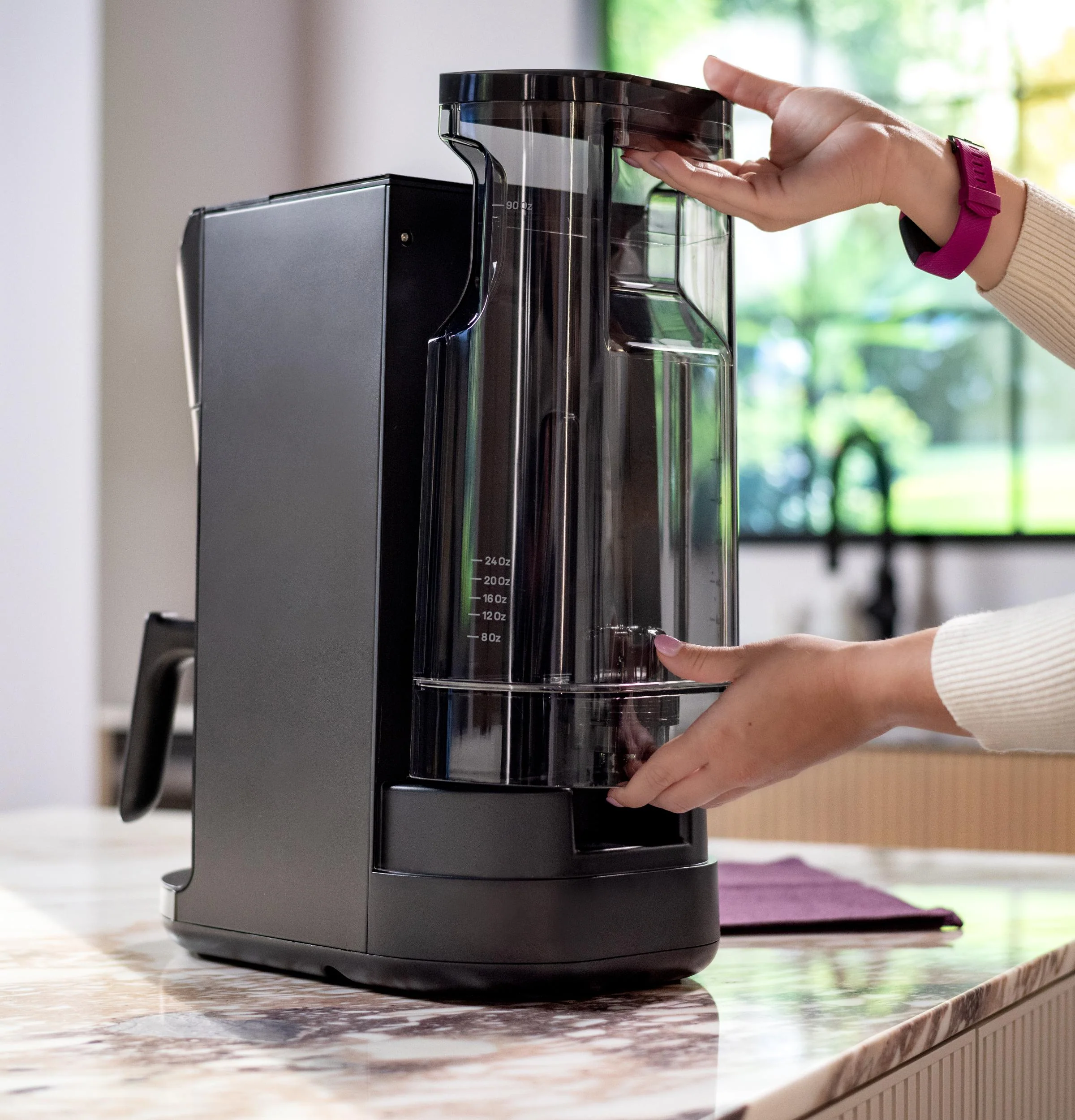 P7CGAAS6TBB GE Profile™ Smart Grind and Brew Coffee Maker with Podless Single Serve - Image 24