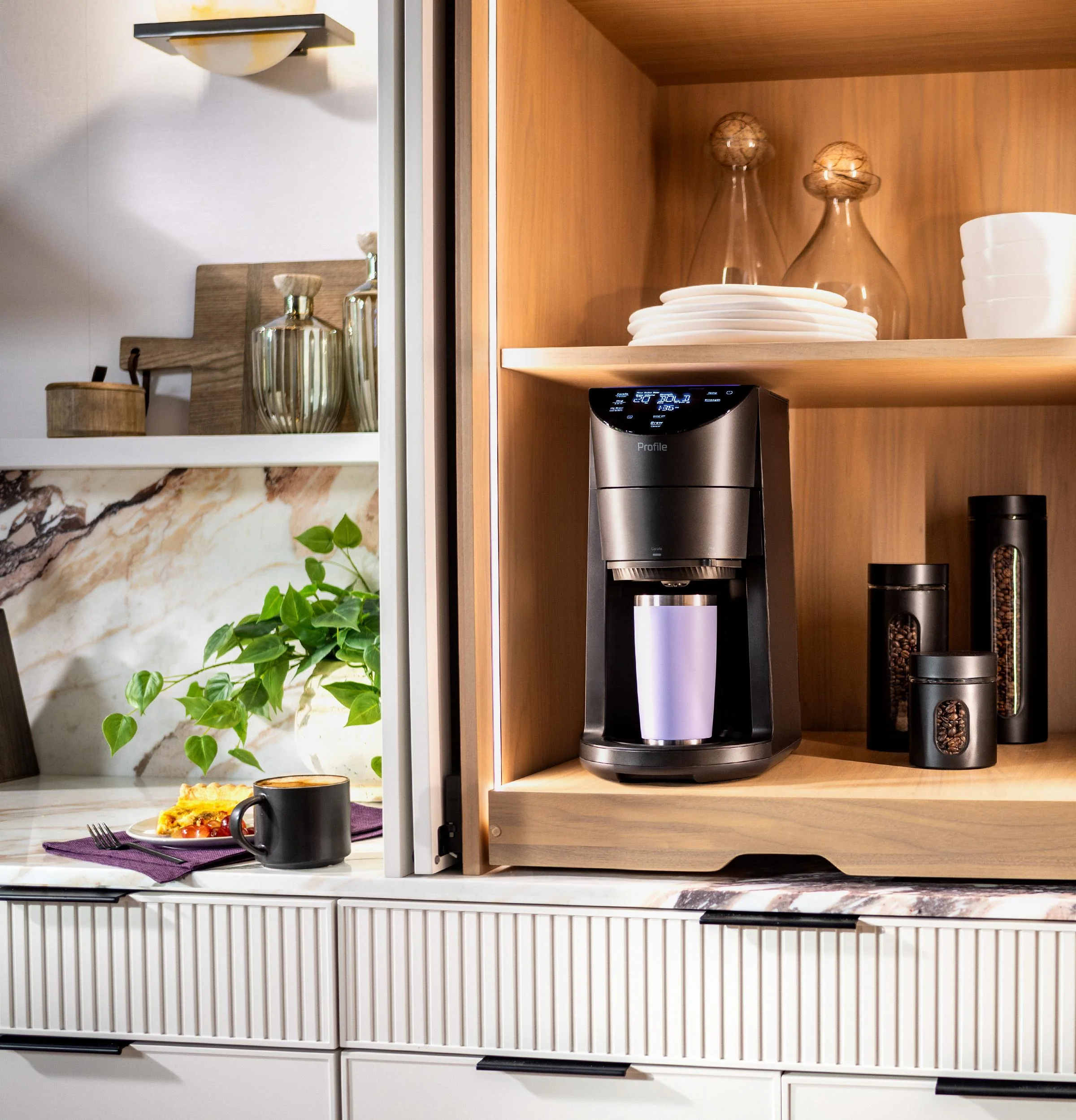 P7CGAAS6TBB GE Profile™ Smart Grind and Brew Coffee Maker with Podless Single Serve - Image 9