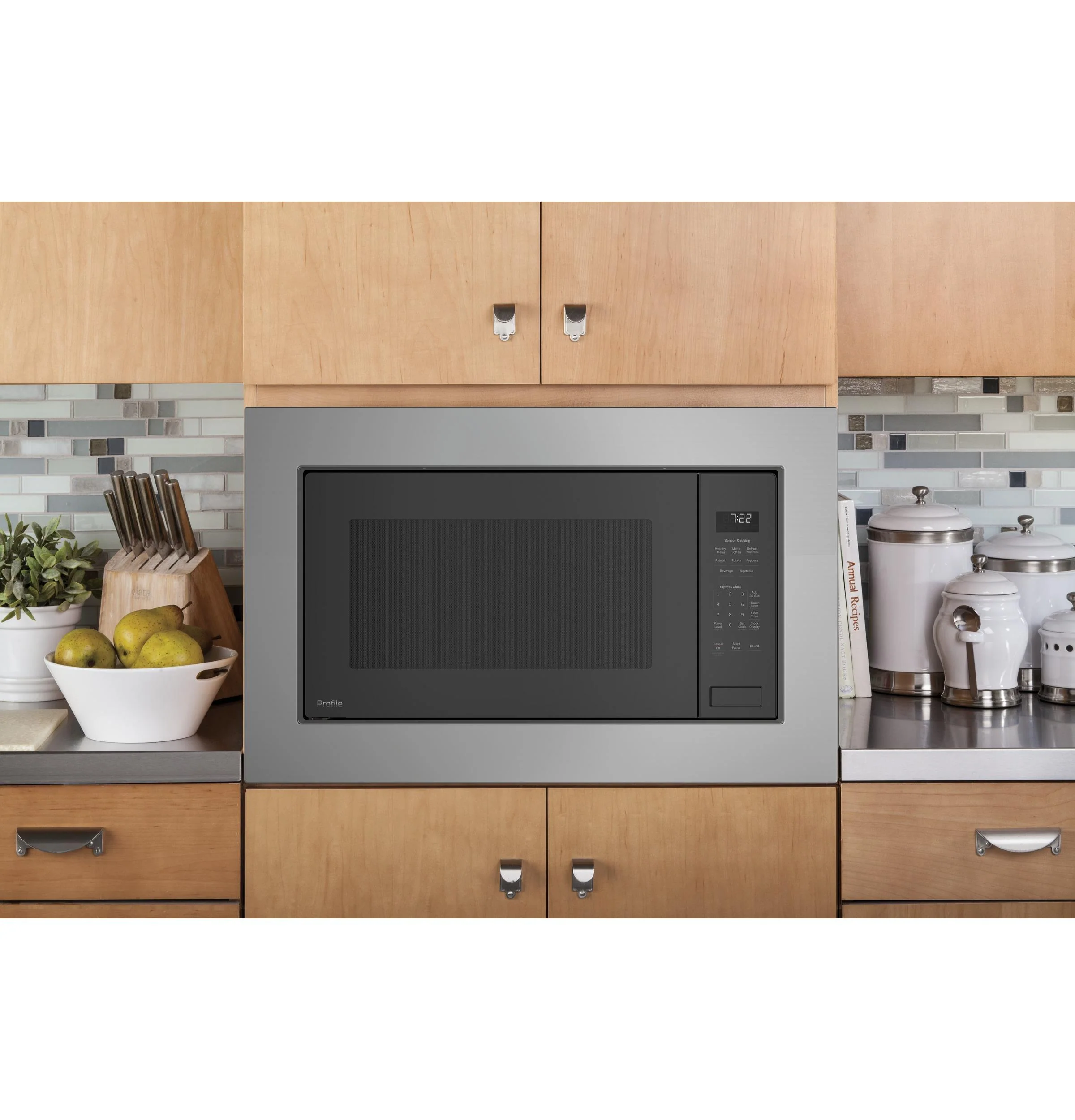 PEB7227ANDD GE Profile™ 2.2 Cu. Ft. Built-In Sensor Microwave Oven - Image 4