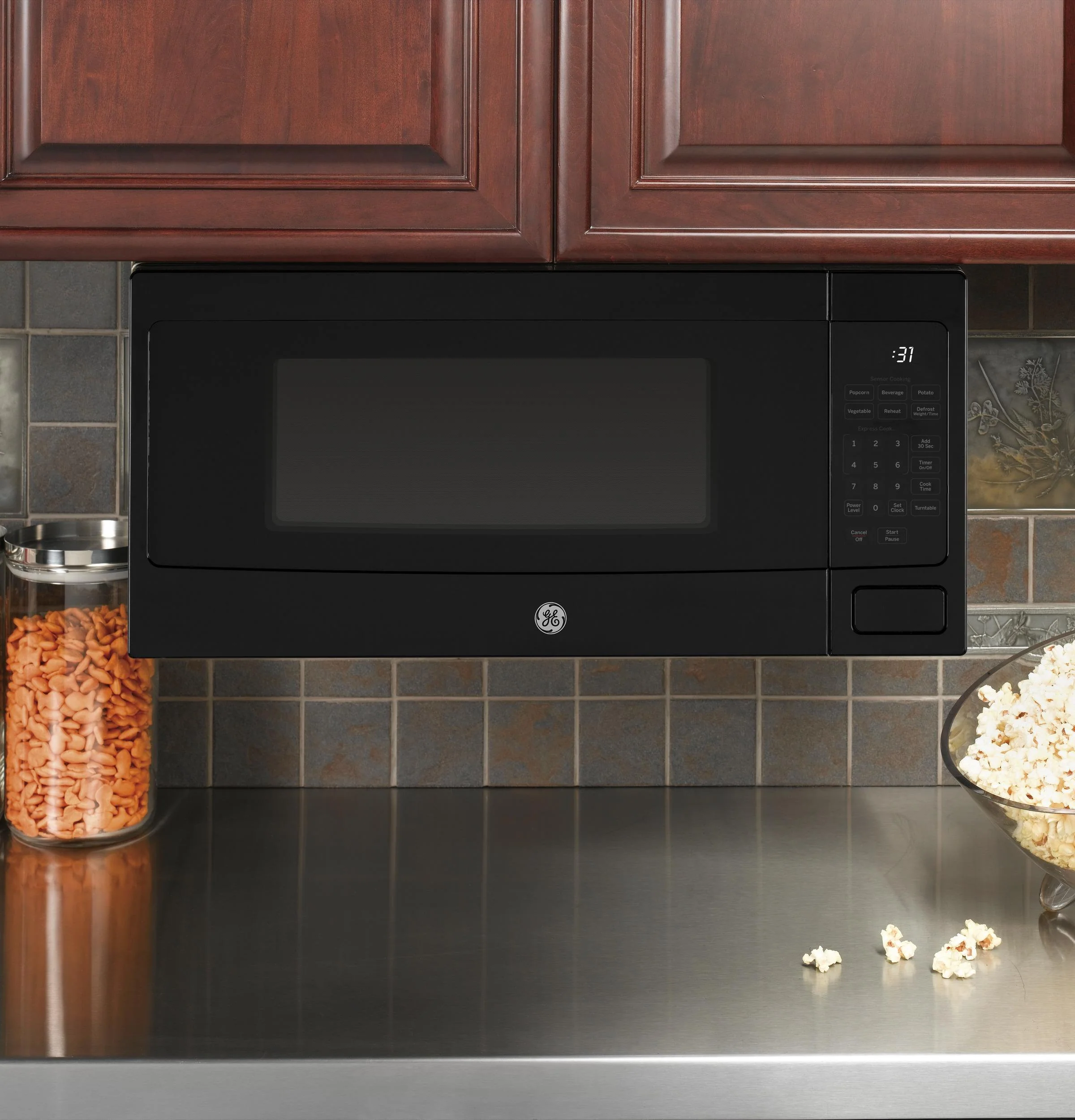 PEM31DFBB GE Profile™ 1.1 Cu. Ft. Countertop Microwave Oven - Image 10