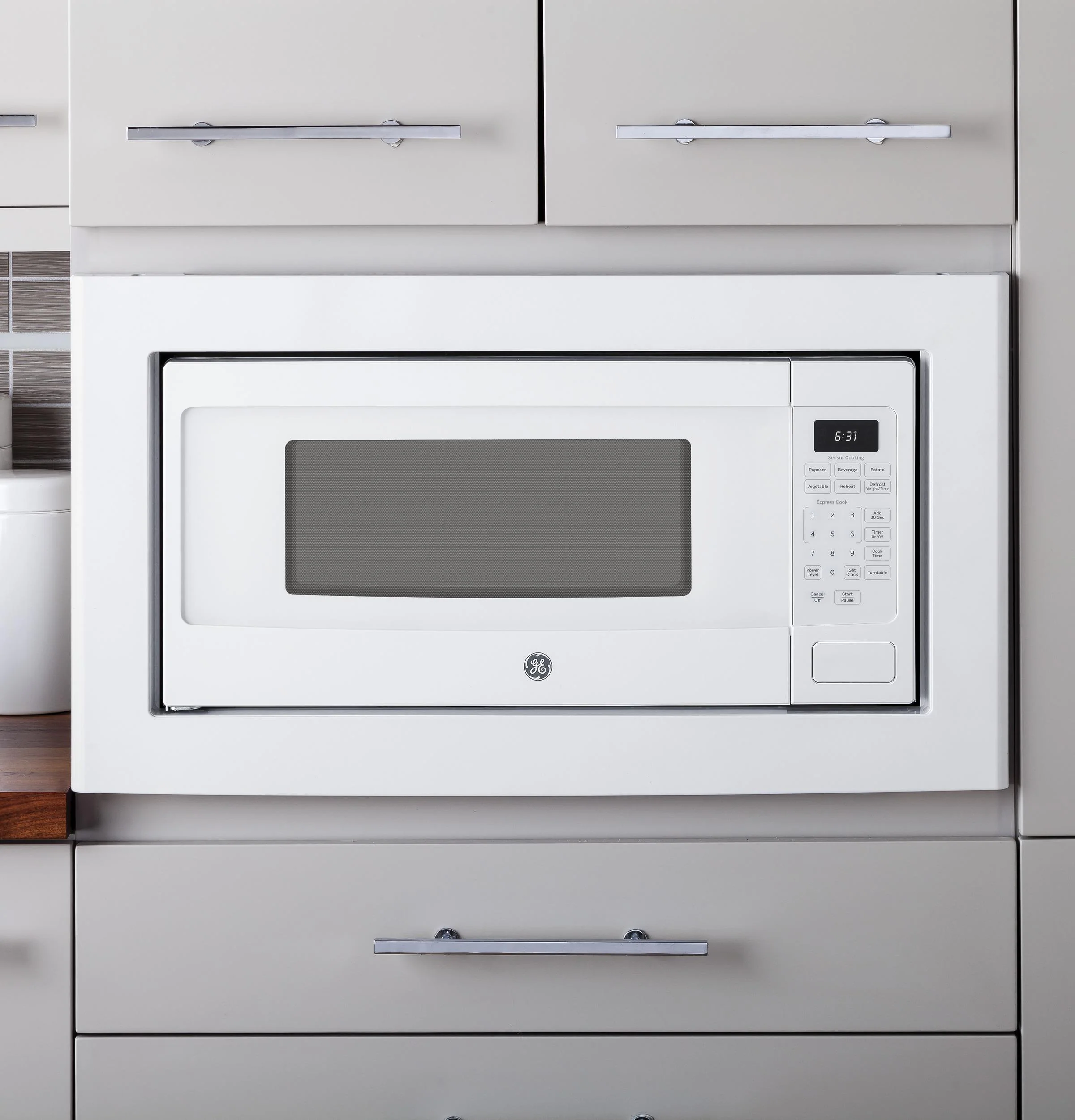 PEM31DFWW GE Profile™ 1.1 Cu. Ft. Countertop Microwave Oven - Image 3